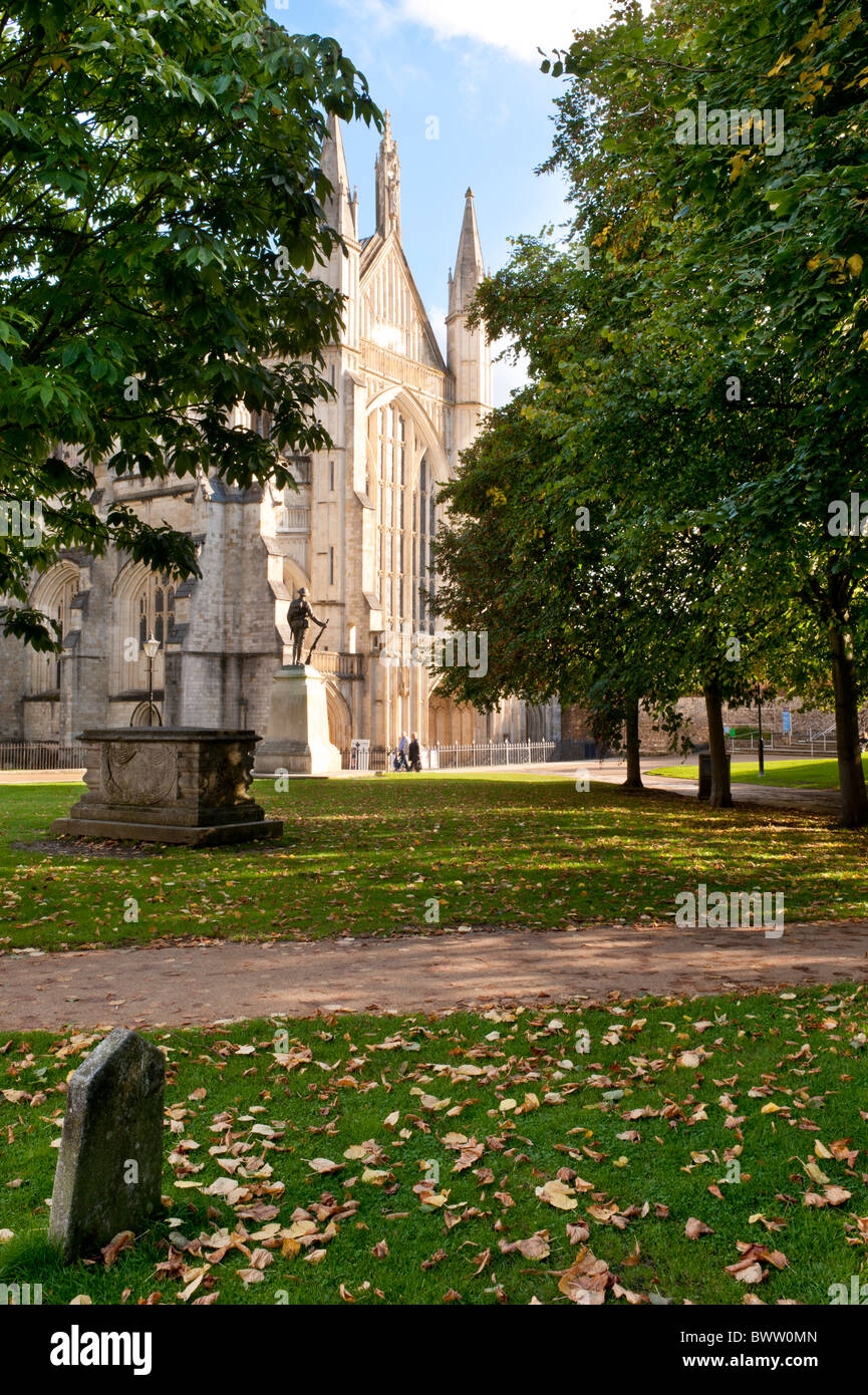 La cathédrale de Winchester en automne Banque D'Images