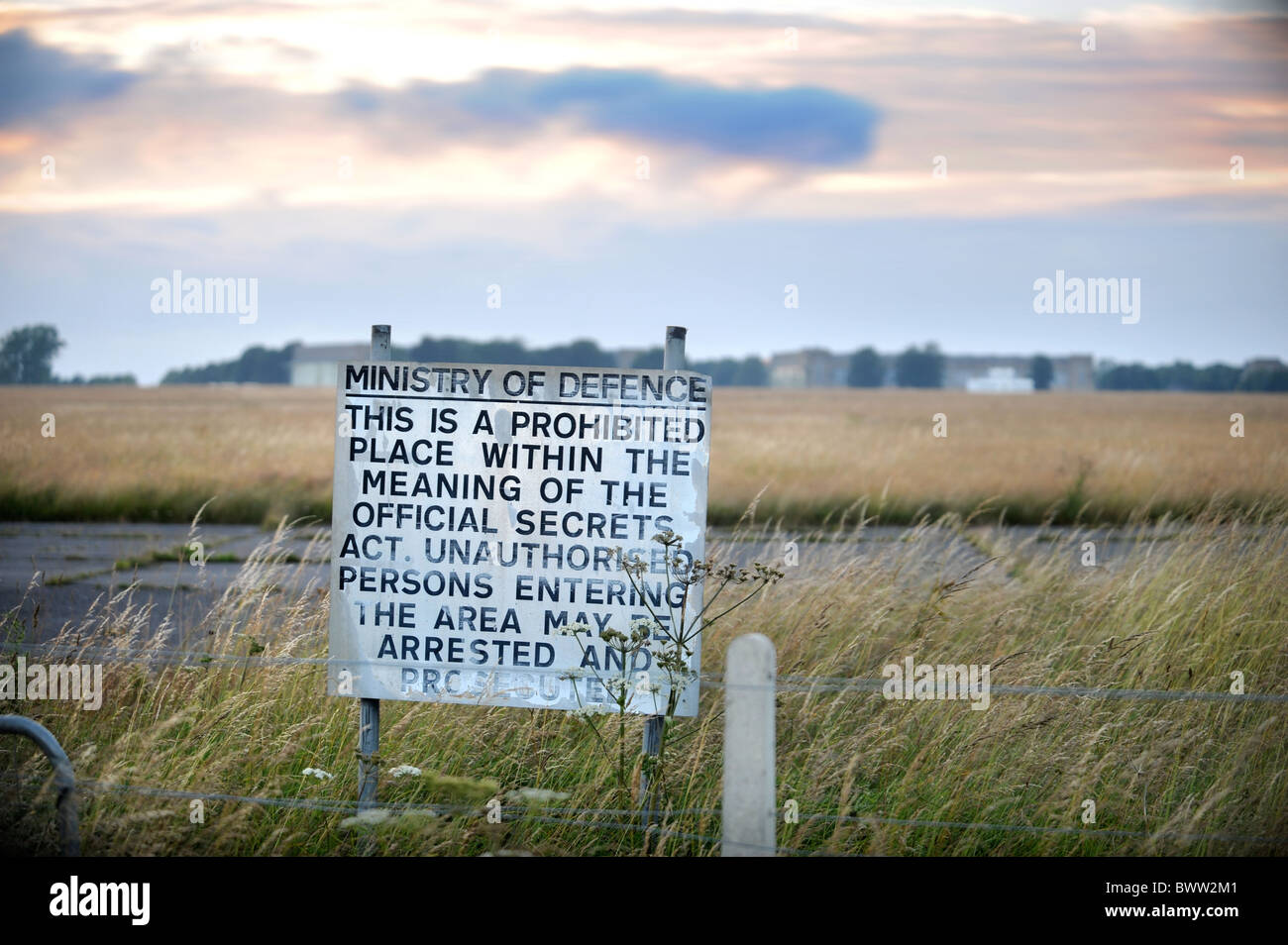 Avis du ministère de la Défense à la frontière de la Caserne du Corps royal de la logistique et de l'aérodrome de Cerney près de Cirencester, Glo Banque D'Images