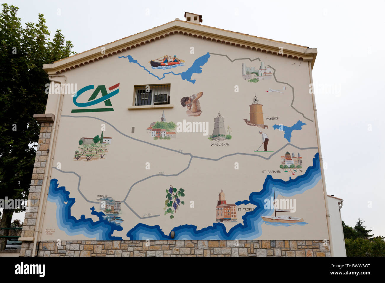 Une peinture murale représentant une carte de la région sur le côté d'un immeuble en Fayance, Var, Provence-Alpes-Côte d'Azur, France. Banque D'Images