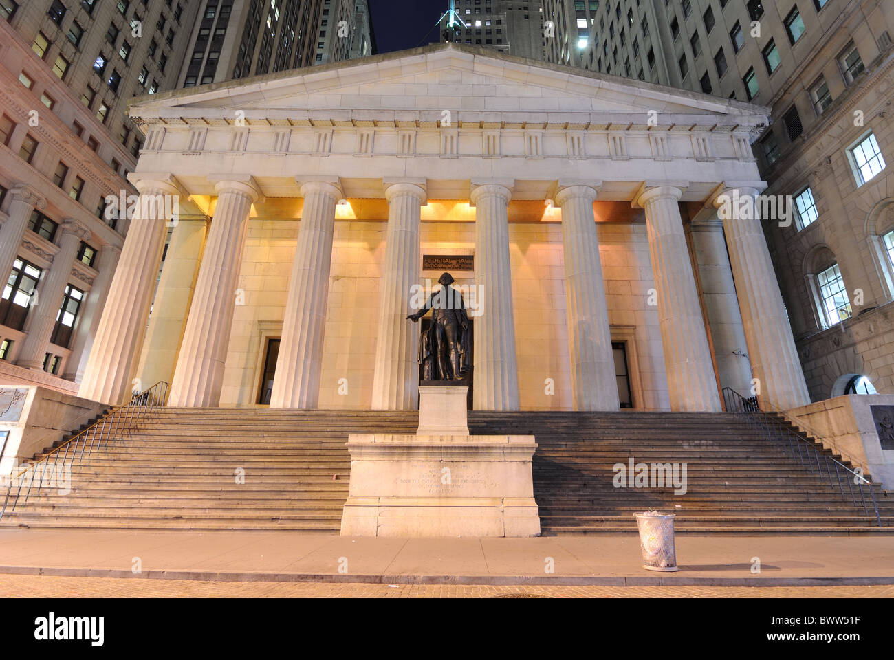 Federal Hall de nuit, la première capitale des États-Unis d'Amérique et de l'emplacement de Washington. Banque D'Images