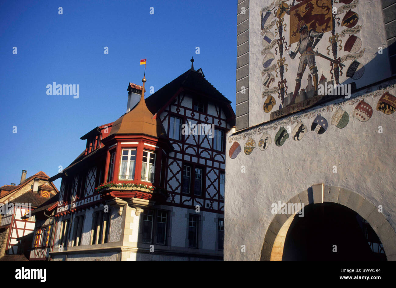 Suisse Europe canton de Lucerne Sempach town gate en façade peinte de la baie vitrée ossature bois ha Banque D'Images
