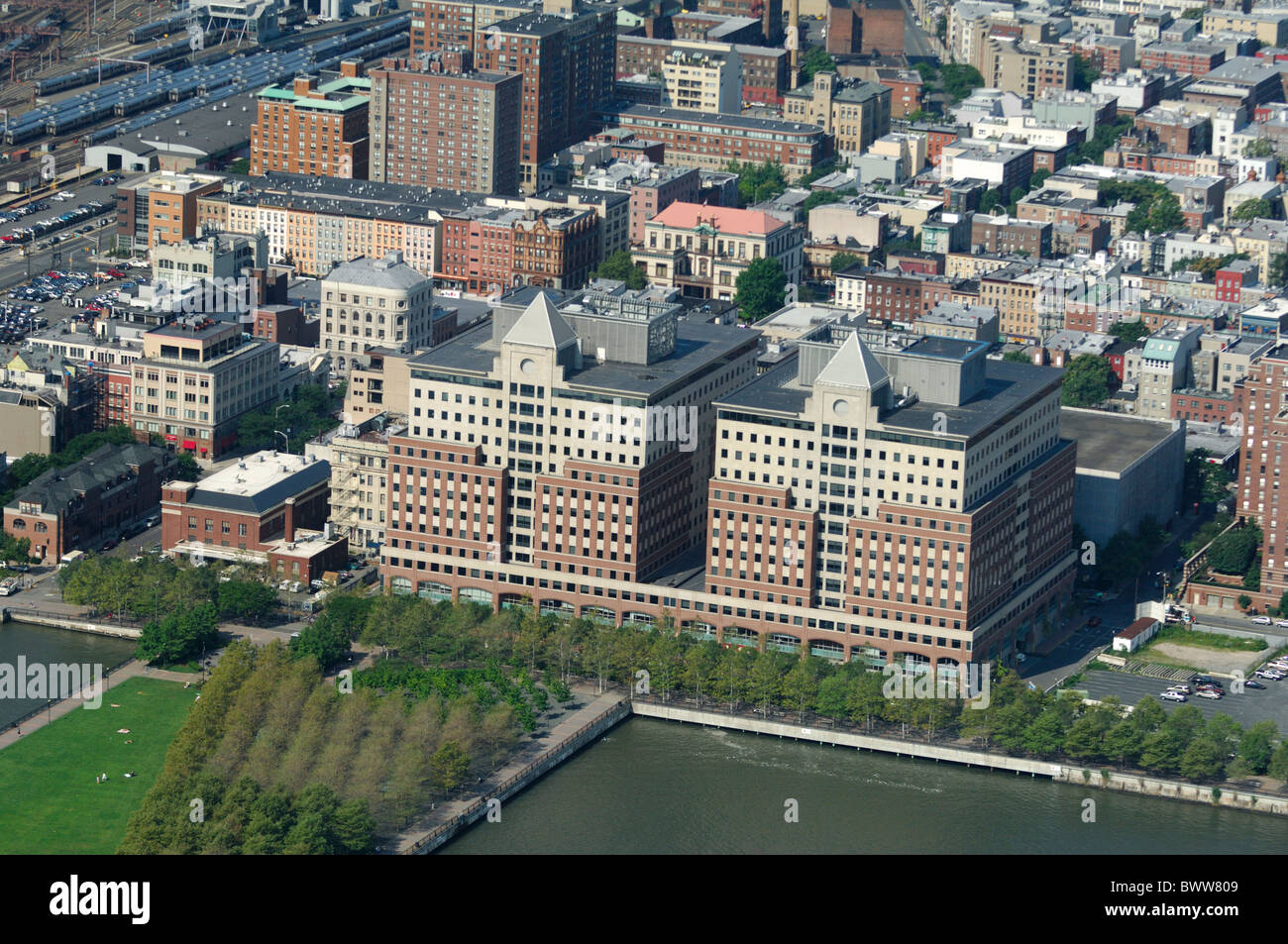 Vue aérienne de la ville de Hoboken, Sinatra Drive et de la jetée d'un parc sur la rivière Hudson, Hudson County, New Jersey, en Amérique du Nord, Etats-Unis Banque D'Images