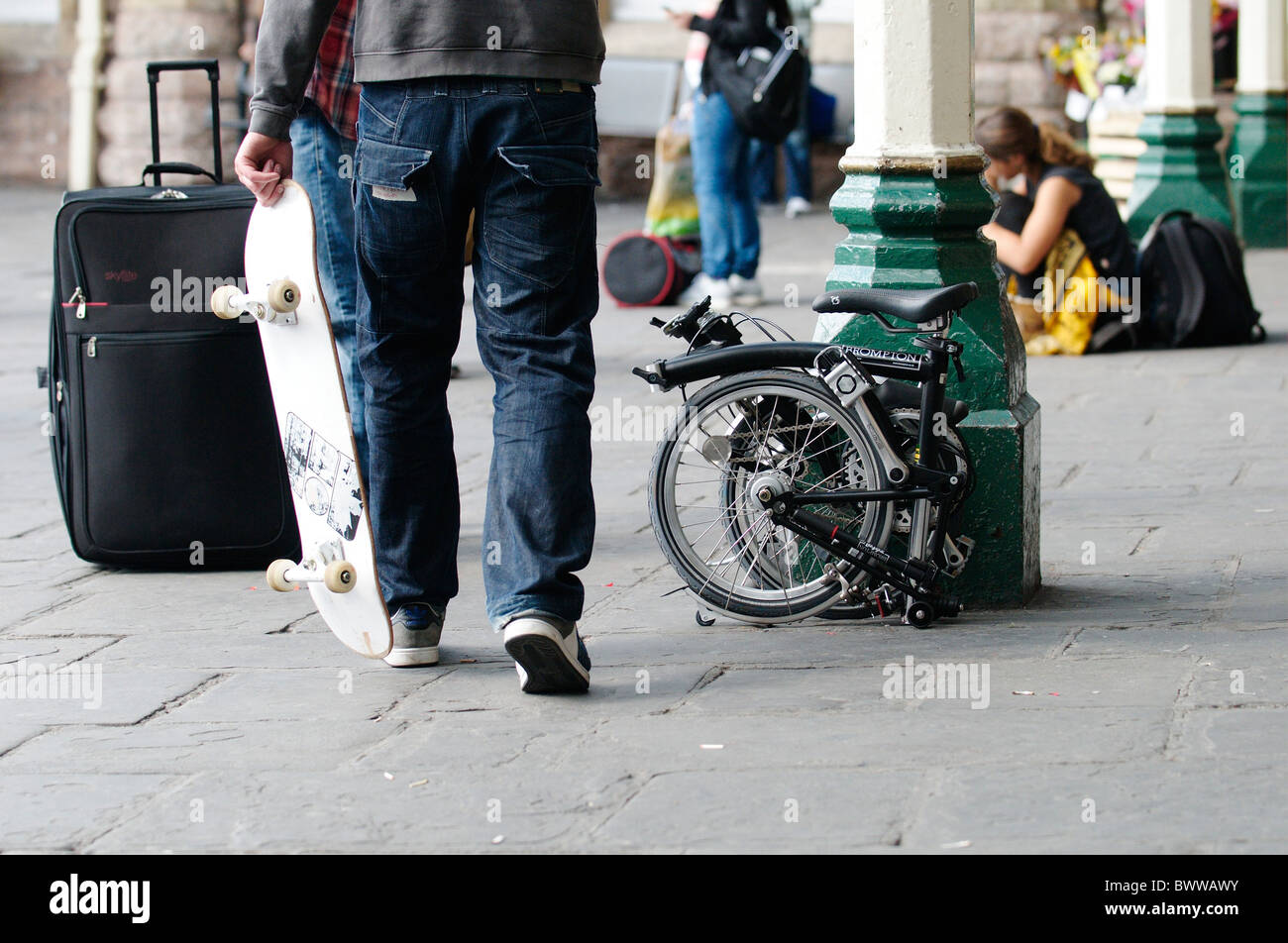 Vélo pliant Brompton à la gare de Bristol Parkway, Bristol, Royaume-Uni Banque D'Images