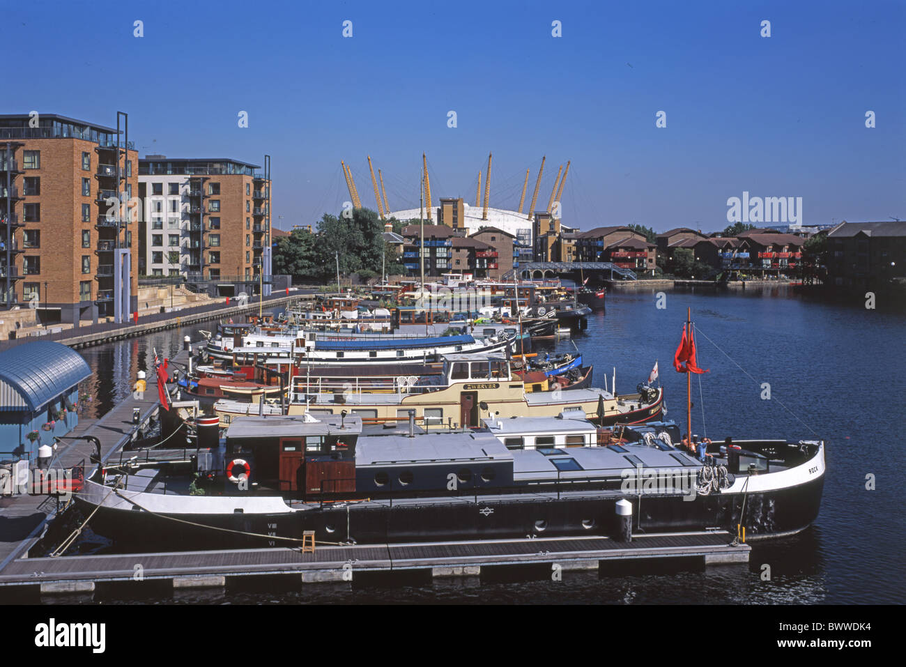 Dôme du millénaire de Londres Docklands bateaux river harbour Angleterre Grande-bretagne Europe United Kingdom Banque D'Images