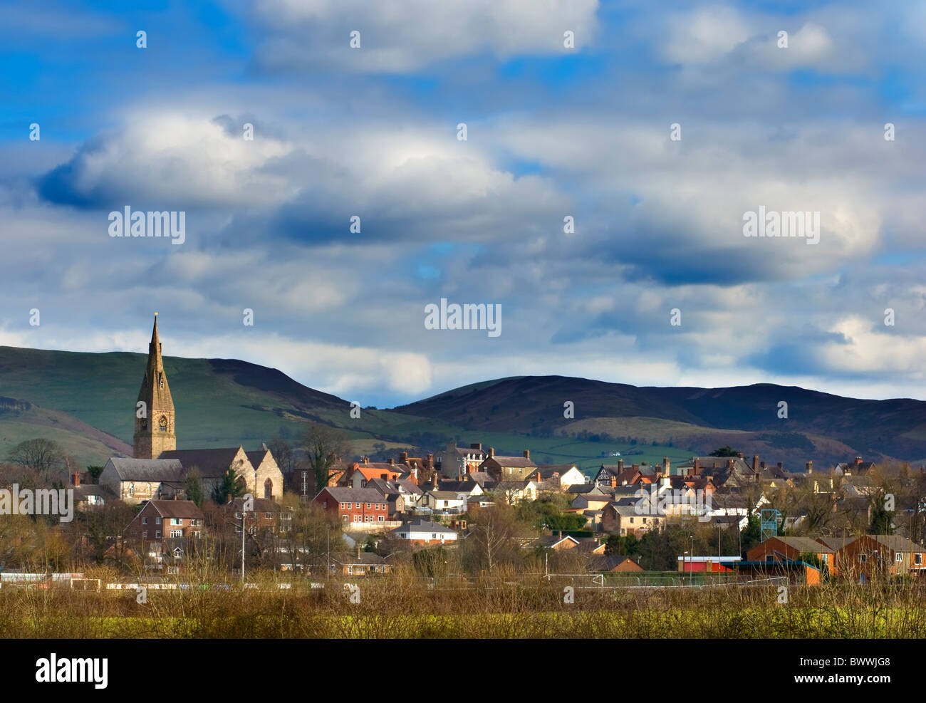 Ruthin Denbighshire Wales. Petite ville dans la vallée de Clwyd avec beaucoup d'habitations à l'intérieur de la plaine inondable R.Clwyd Banque D'Images