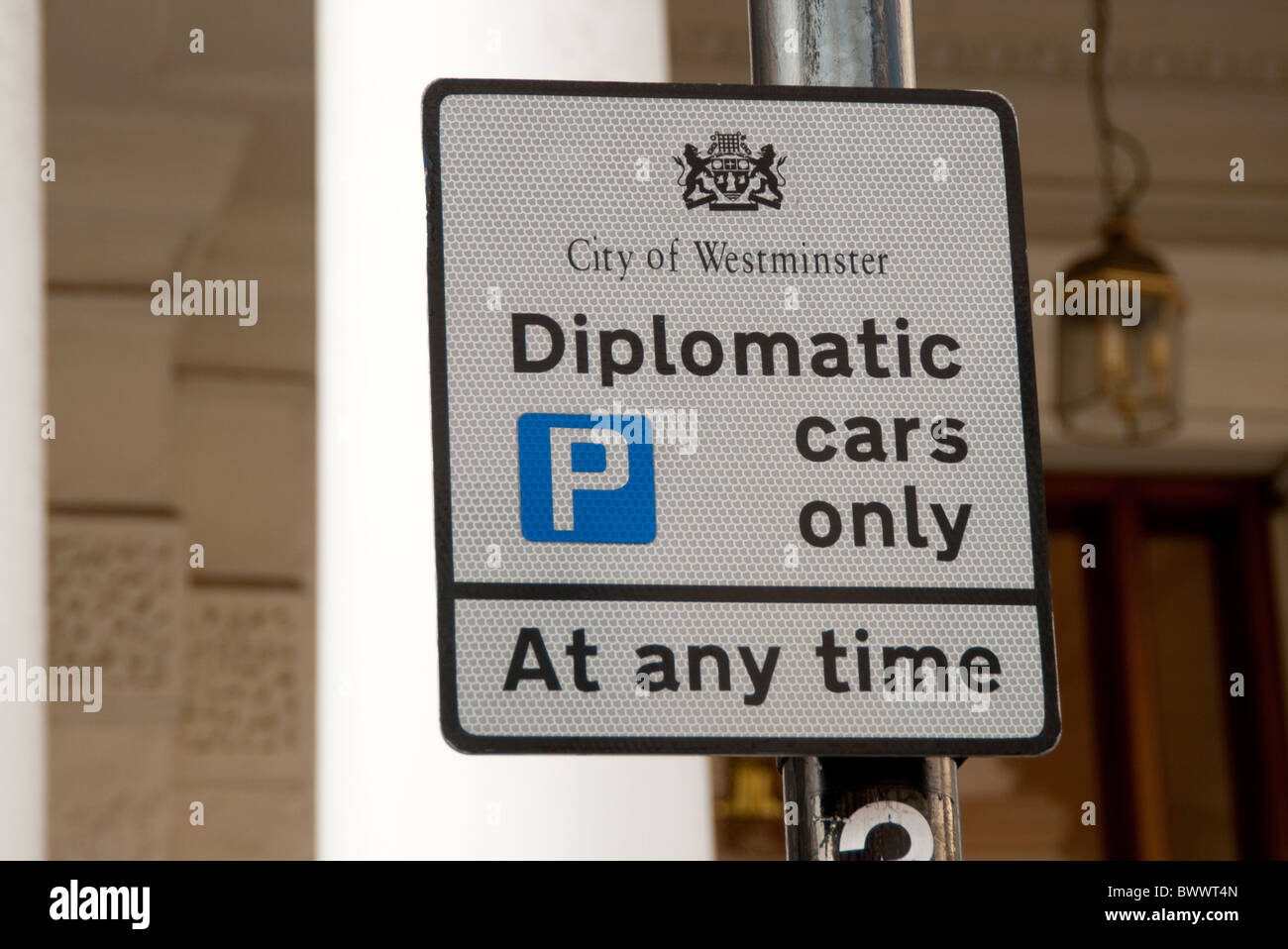 Seul signe de stationnement diplomatique Banque D'Images