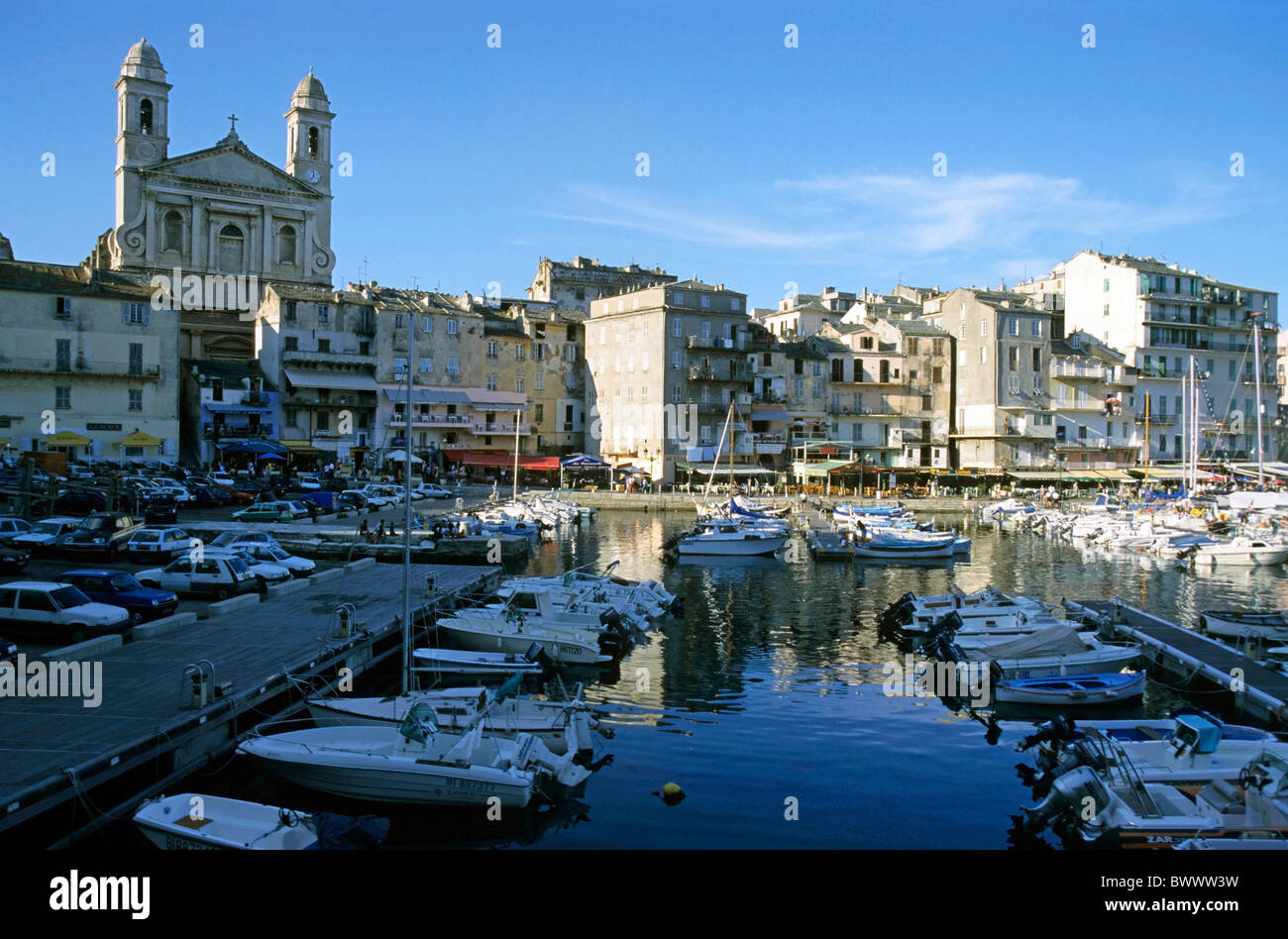 Saint Jean Baptiste dans le vieux port de Bastia, Corse, France, à la lumière de l'après-midi. Banque D'Images Saint Jean Baptiste dans le vieux port de Bastia, Corse, France, à la lumière de l'après-midi. Banque D'Images