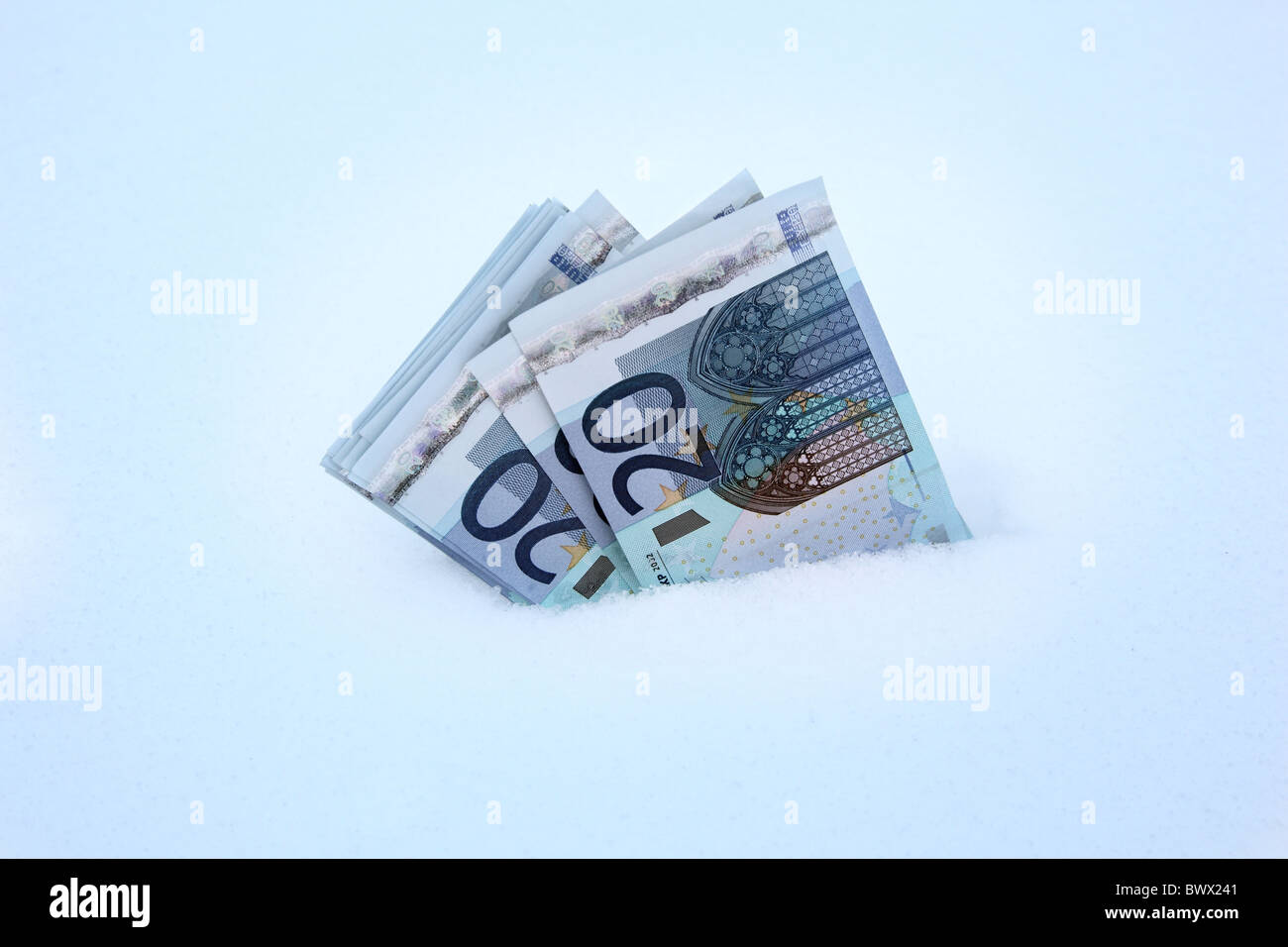 €20 Euro note dans la neige ou la glace Banque D'Images