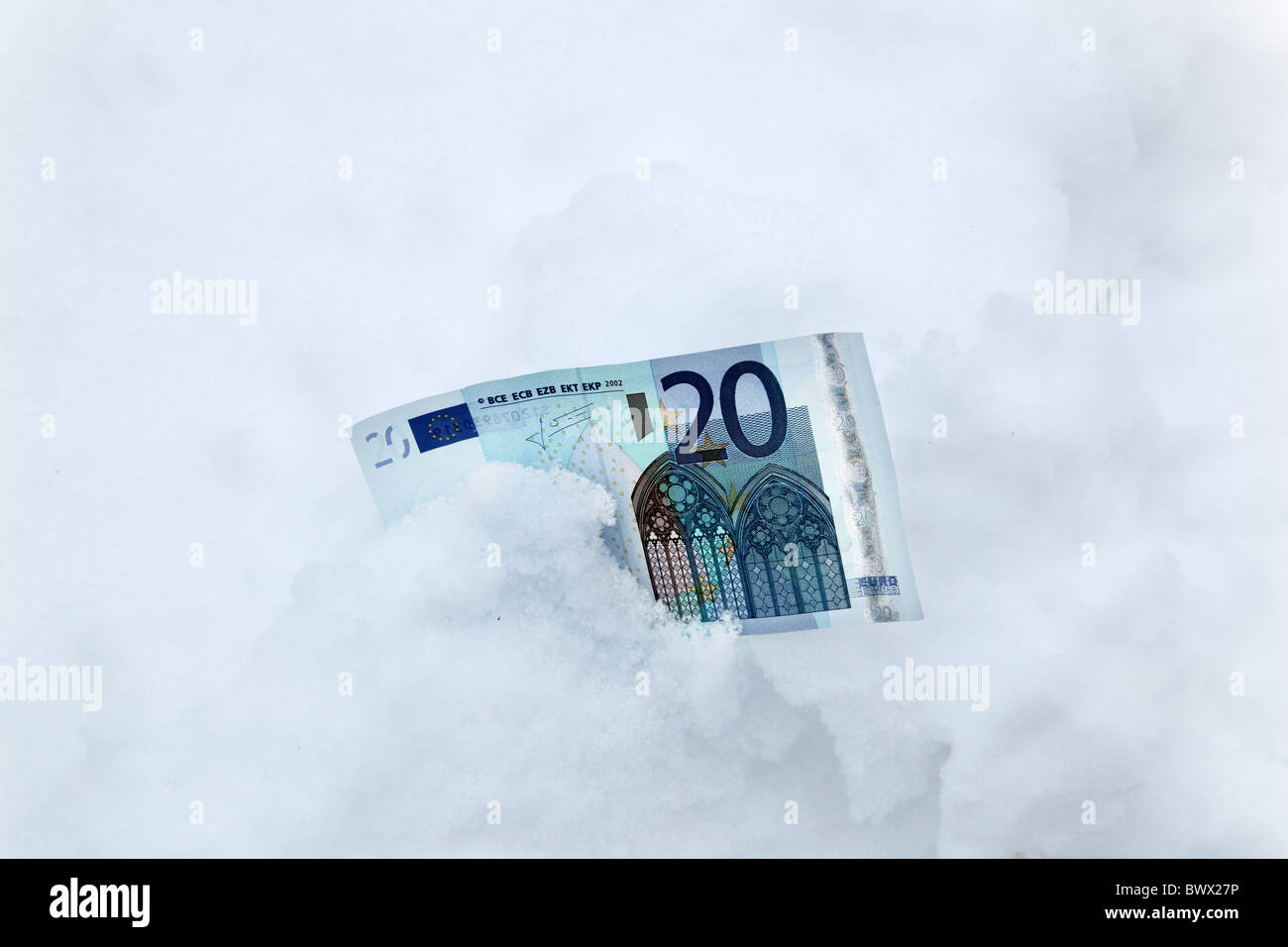 €20 Euro note dans la neige ou la glace Banque D'Images