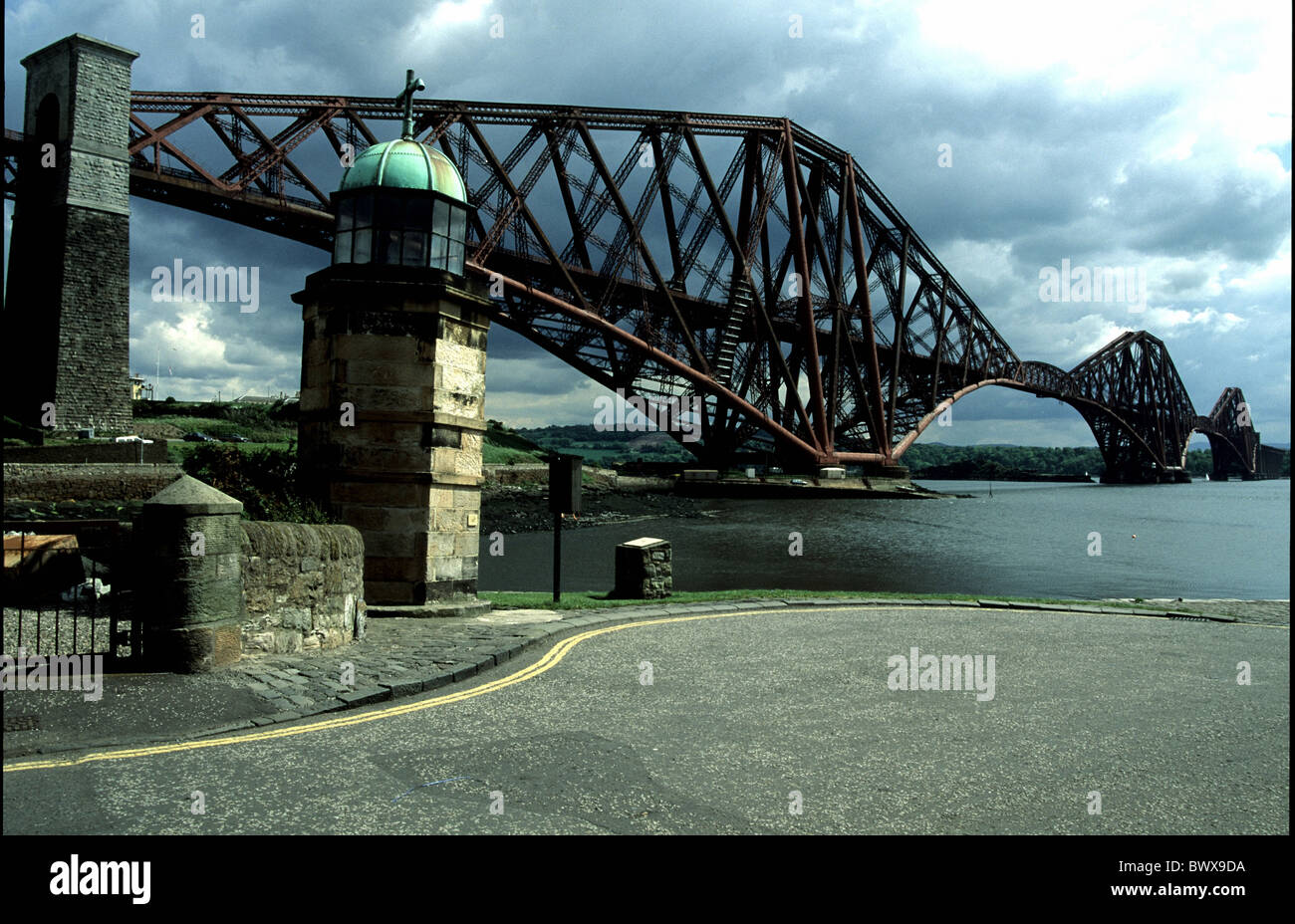 Vieux pont de fer, Angleterre Grande-bretagne Europe Fife région zone Firth of Forth Bridge Grande-bretagne lighthous Banque D'Images