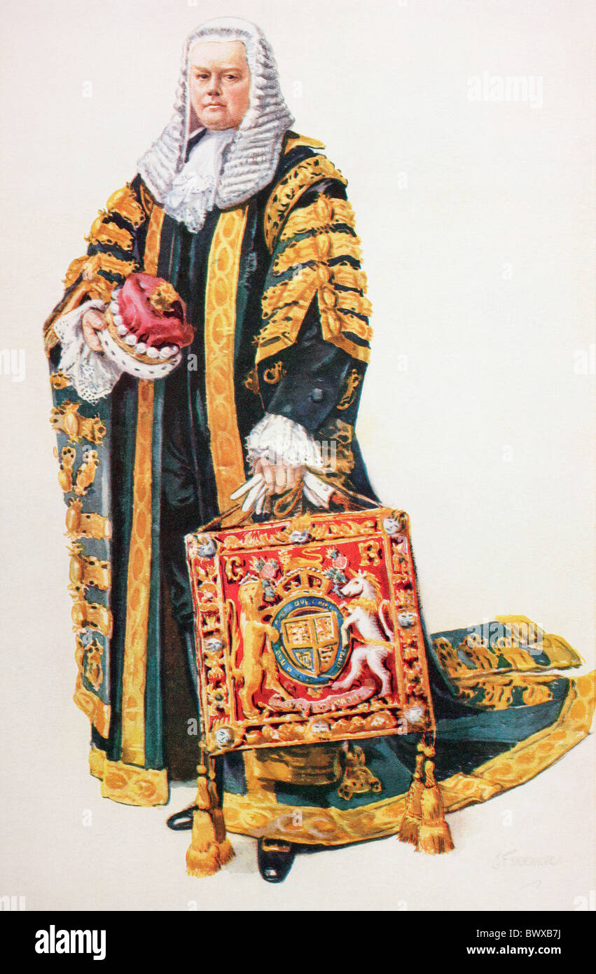 Le Lord Haut Chancelier de la Grande-Bretagne dans ses robes de couronnement du roi et portant le sac à main. Banque D'Images