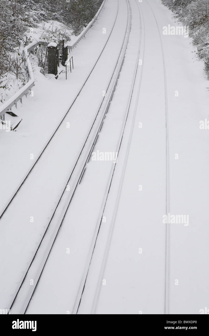 Une ligne de chemin de fer au Royaume-Uni, la neige lié et désert Banque D'Images