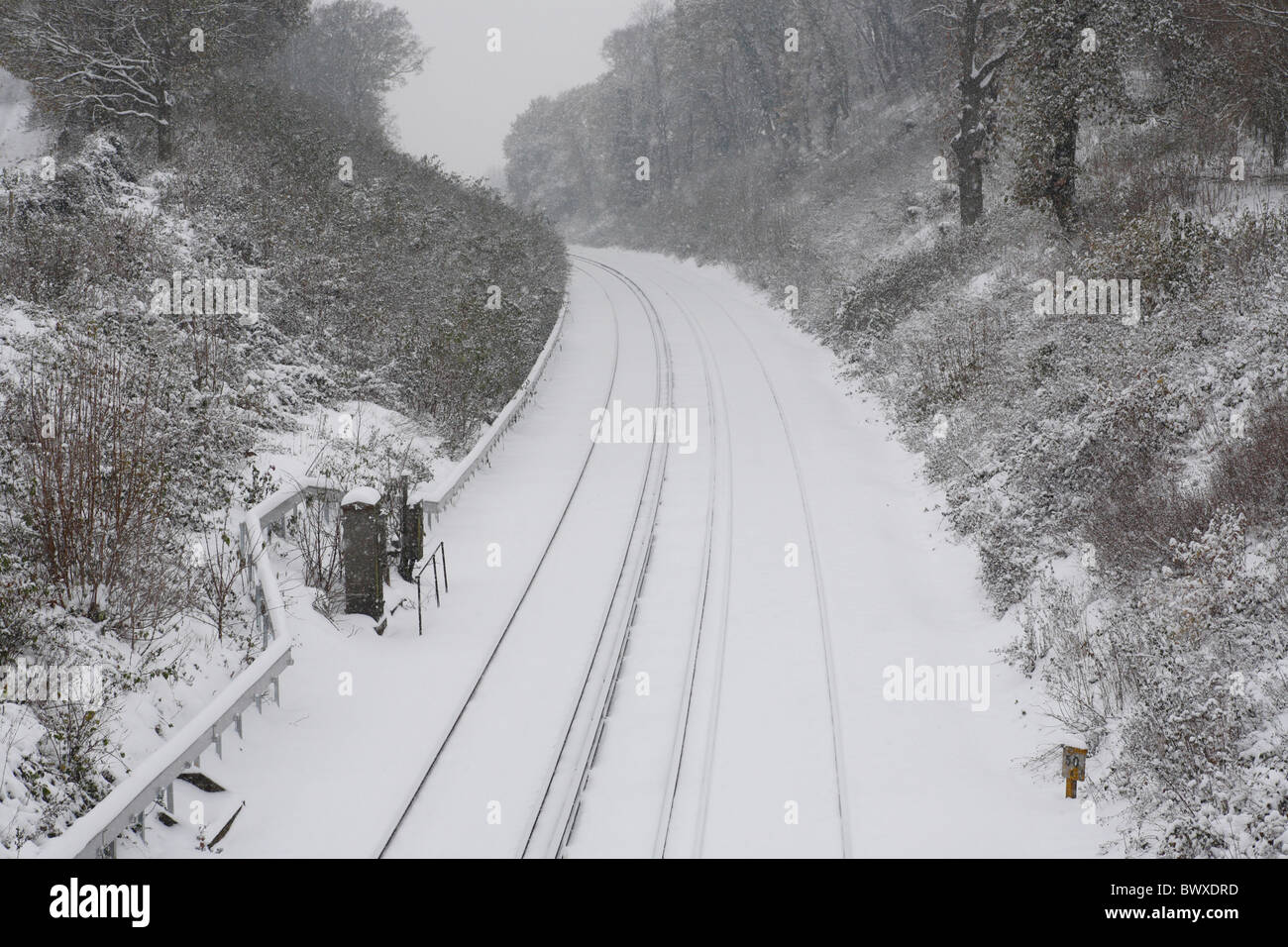 Une ligne de chemin de fer au Royaume-Uni, la neige lié et désert Banque D'Images