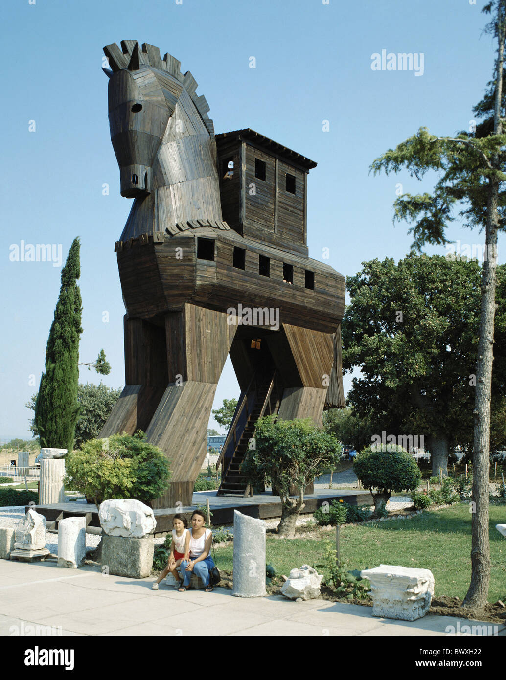 Cheval de bois d'Edirne ruines Troy Turkey deux enfants histoire Banque D'Images