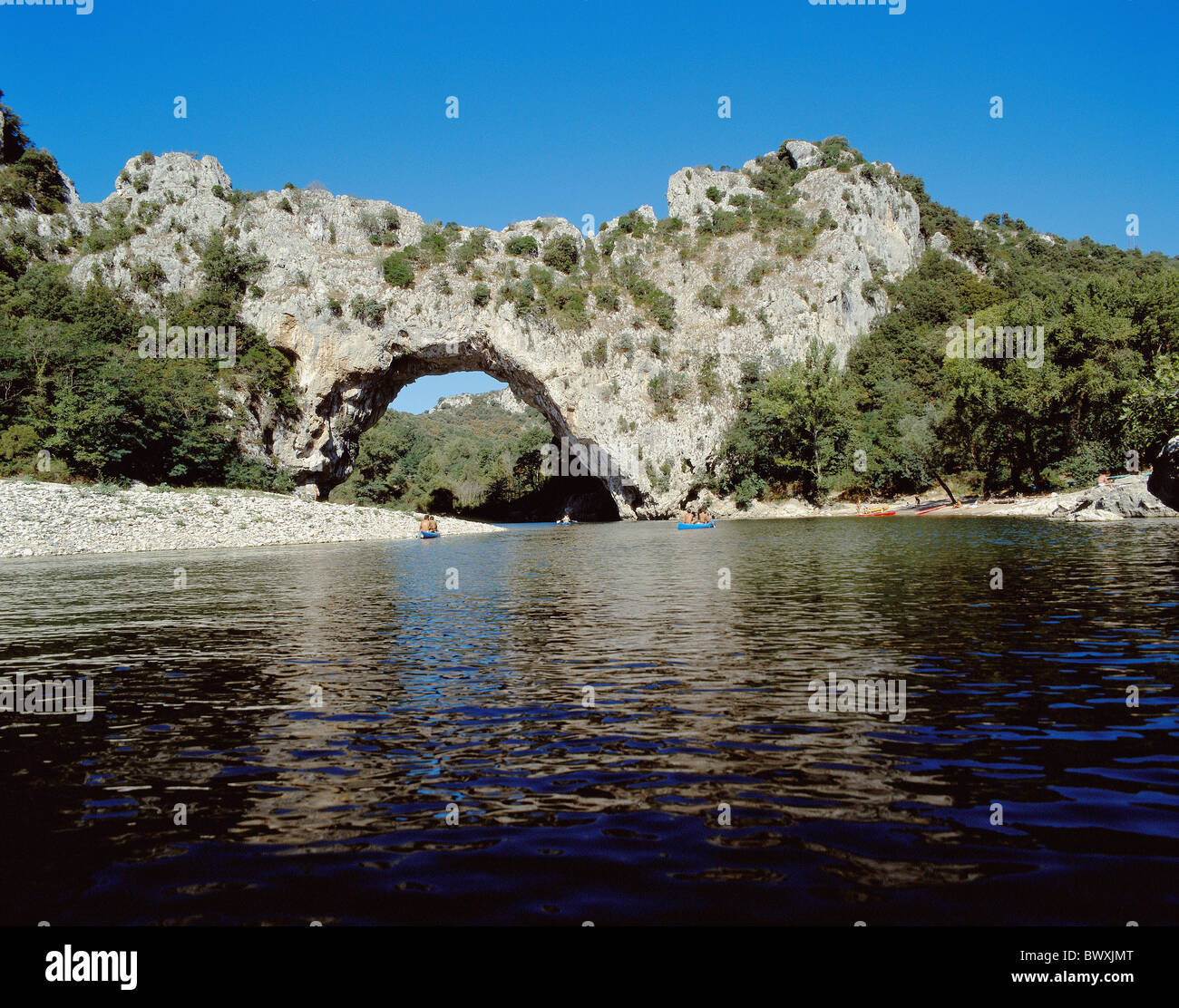 France Europe du sud de la France l'Europe le débit de la rivière de l'Ardèche Pont d'Arc porte rock rock sport sport d'eau kayak Banque D'Images