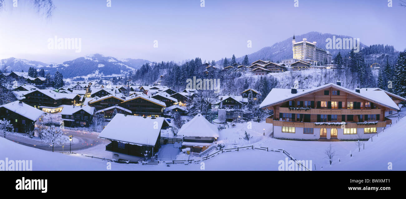 Voir canton de Berne format horizontal crépuscule crépuscule chalets Hôtel Gstaad Suisse Europe hiver Banque D'Images