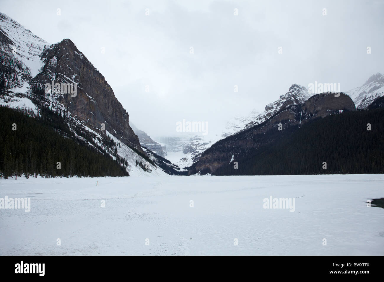 Lake Louise en hiver, Banff National Park, Alberta, Canada Banque D'Images