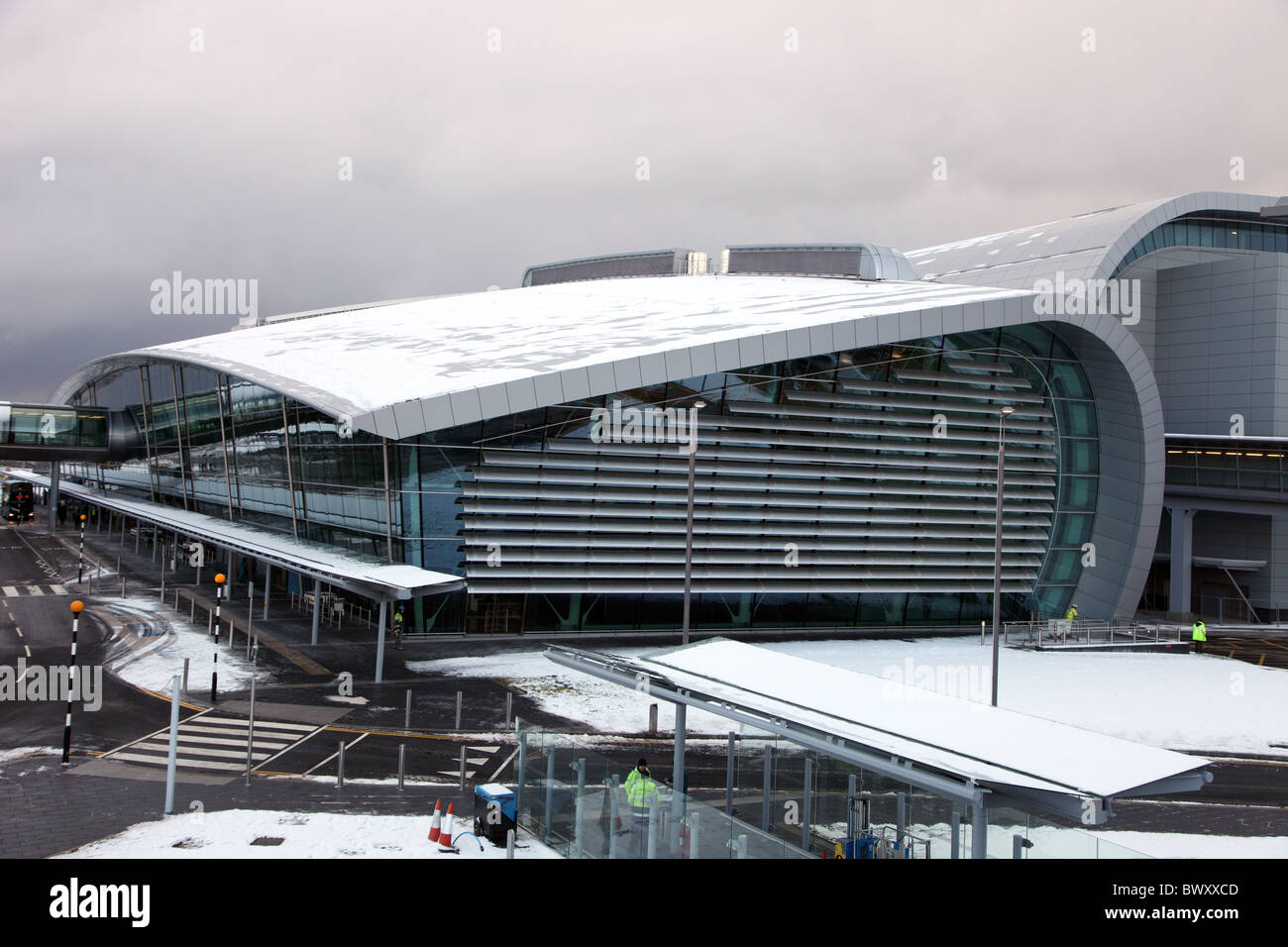 Dublin Airport Terminal 2 dans la neige Banque D'Images