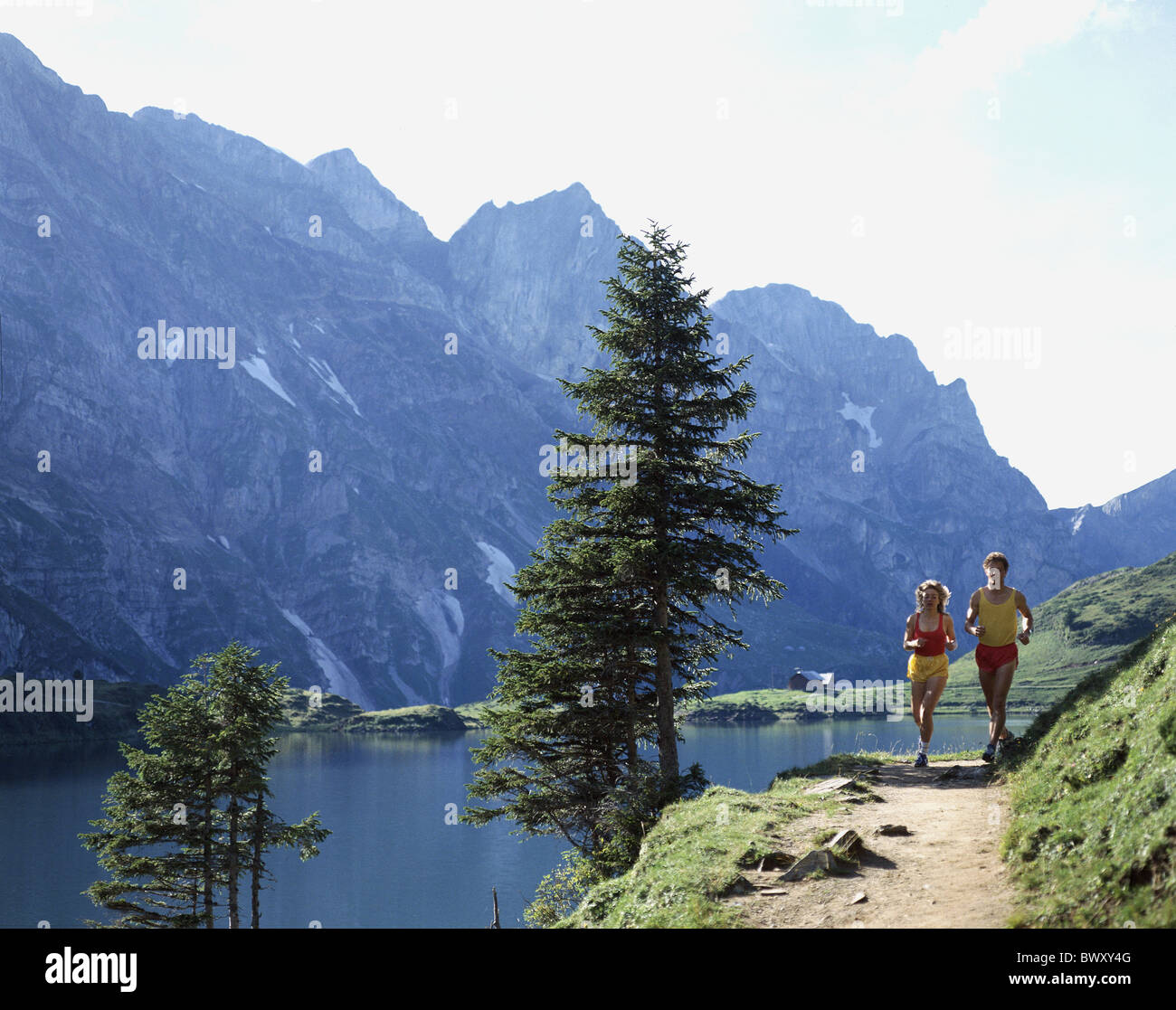 Paysage de montagne Angel's mountain jogger jogging sport canton Obwald lac mer montagne Alpes alpine s Banque D'Images