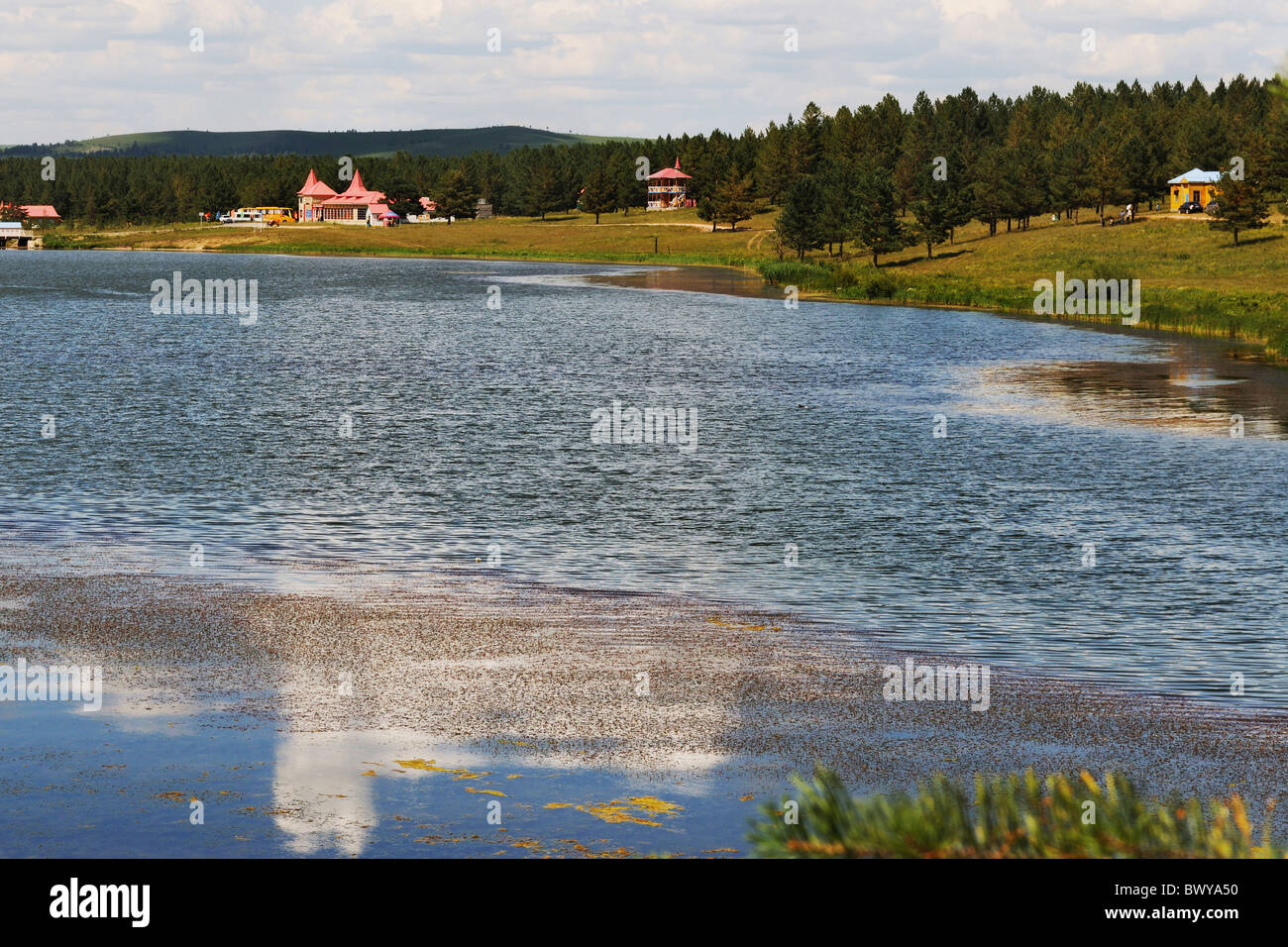 Un camping au bord du lac, Hulun Buir herbage, Manzhouli, Hulunbuir, région autonome de Mongolie intérieure, Chine Banque D'Images