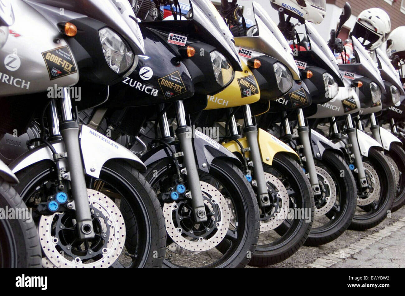 Détail des motos moto moto garée parking motos de course roues Photo Stock  - Alamy