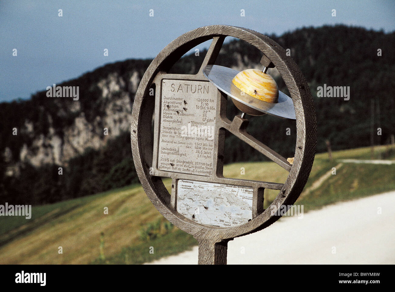Planètes Saturne planète way sentier de sculptures en pierre blanche de l'Europe Suisse canton de Soleure canton Jura Swi Banque D'Images