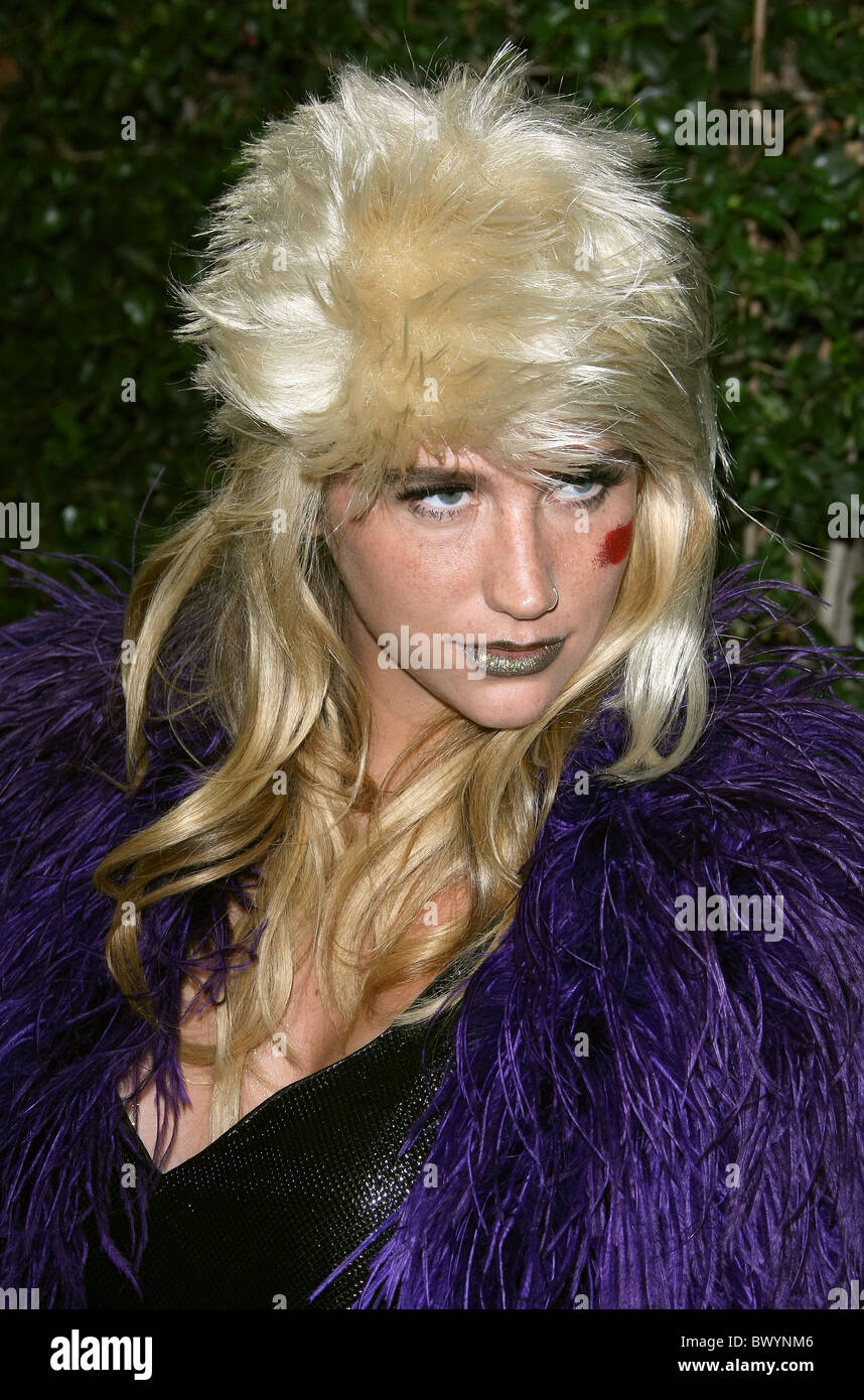 KESHA ROLLING STONE MAGAZINE héberge 2010 AMERICAN MUSIC AWARDS AFTER PARTY VIP HOLLYWOOD LOS ANGELES CALIFORNIA USA 21 nov. Banque D'Images
