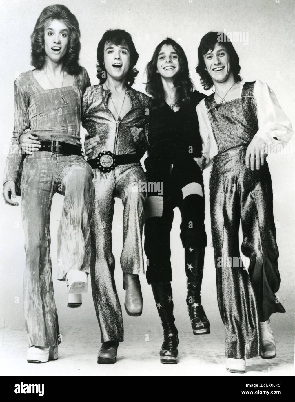 Bonjour photo de promotion du groupe de glam rock britannique de 1972 sur l : Bob Bradbury, Jeff Allen, Keith Marshall et Vic Faulkner Banque D'Images
