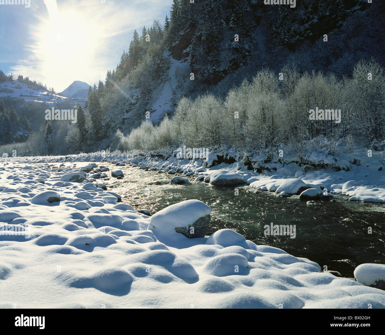 Le débit de la rivière alpine Alpes Glenner canton Grisons Grisons Suisse Europe Suisse neige paysage Banque D'Images