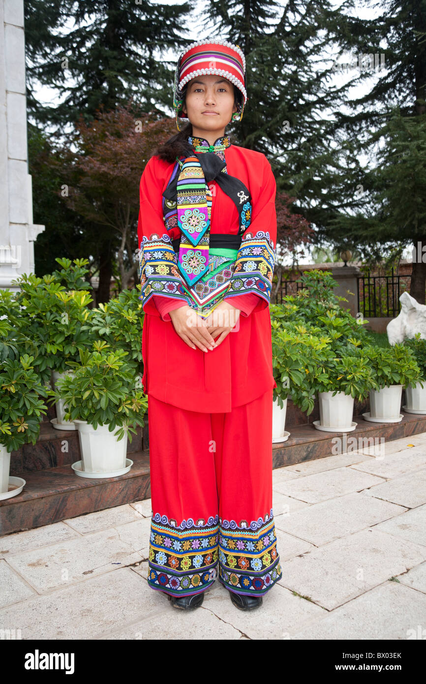 Femme de la minorité Yi Sani, Shilin, près de Lunan et Kunming, Province du Yunnan, Chine Banque D'Images