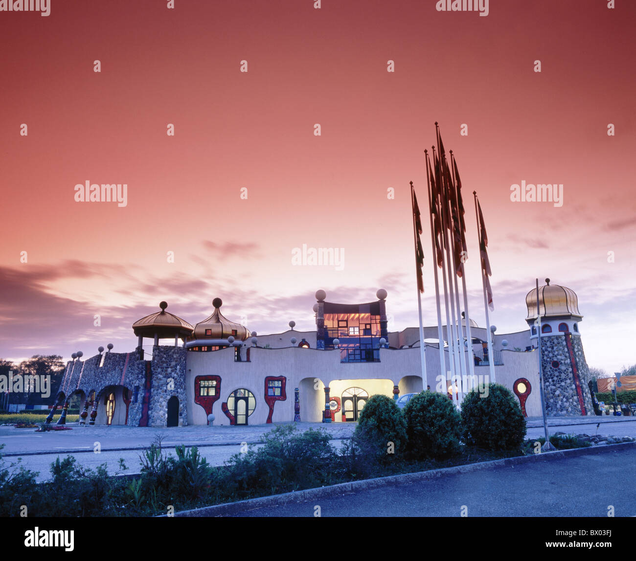 Crépuscule crépuscule architecture Hundertwasser marché couvert aucun bien de presse Suisse Europe canton de Ga Banque D'Images