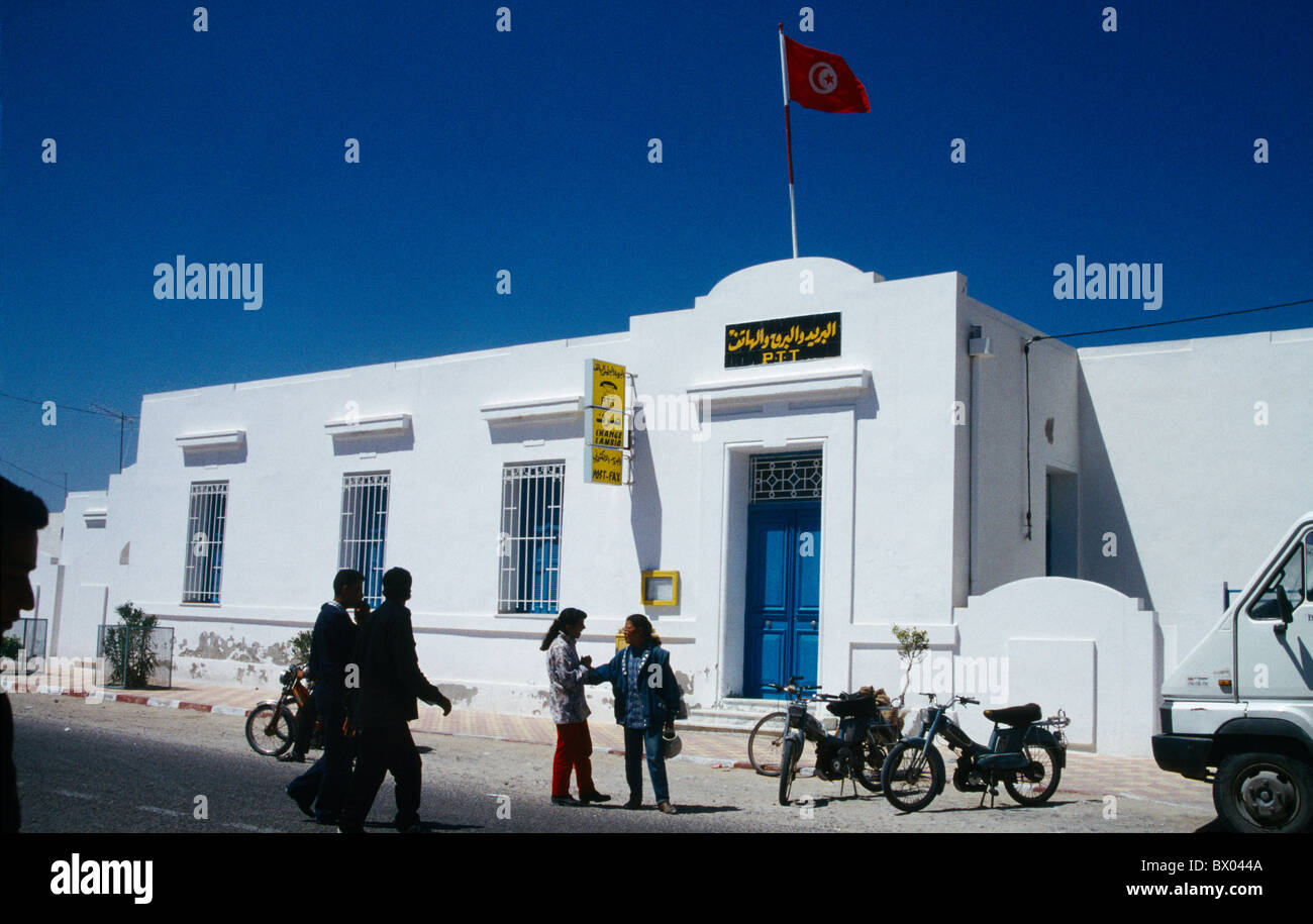 Djerba Tunisie Les gens de l'extérieur Bureau de change Banque D'Images