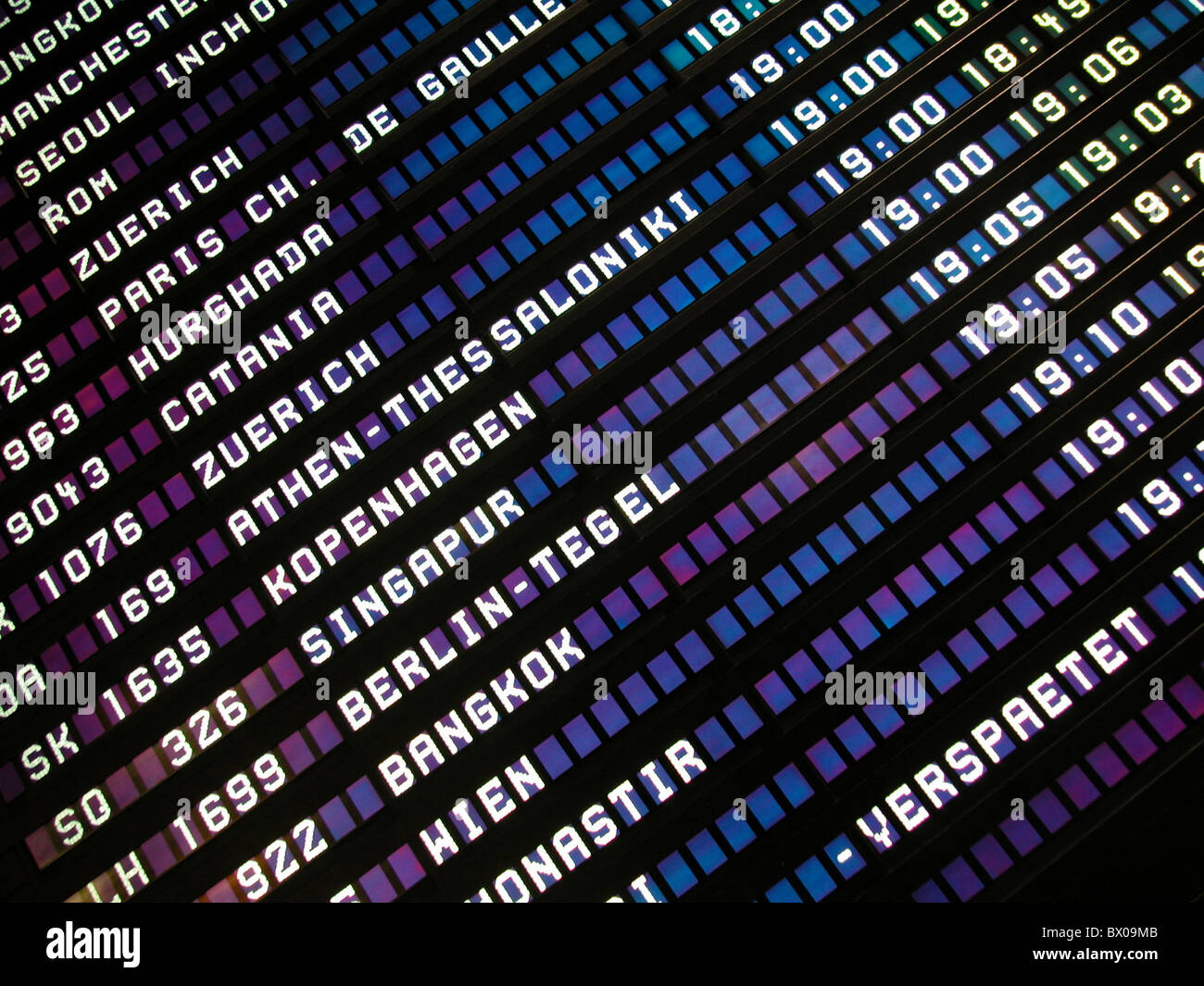 Air terminal le décollage de l'aéroport de départ du vol horaire des vols à l'heure du trafic aérien voyage voyage riz Banque D'Images