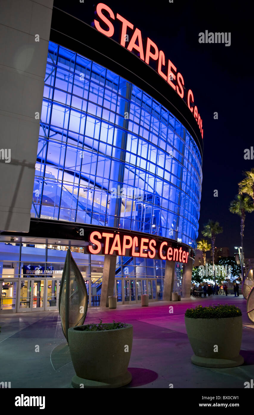 Le Staples Center, près de Los Angeles Convention Center, du centre-ville de Los Angeles, Californie, USA (de nuit) Banque D'Images