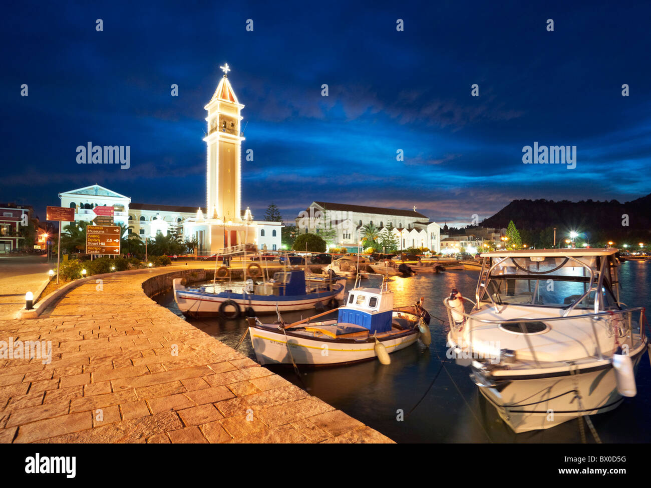 L'île de Zakynthos, Grèce - Mer Ionienne, port et Église Saint Dionysios, ville de Zakynthos Banque D'Images