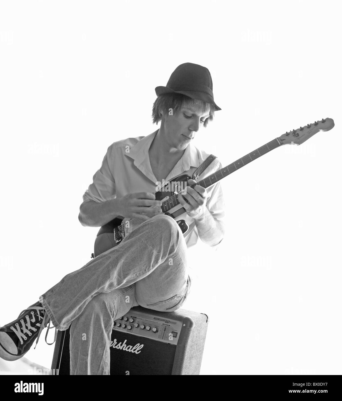 Andy Ferris, musicien et animateur de talent multiple, a commencé comme animateur pour enfants. Il peut également signer son acte pour déficience auditive. Banque D'Images