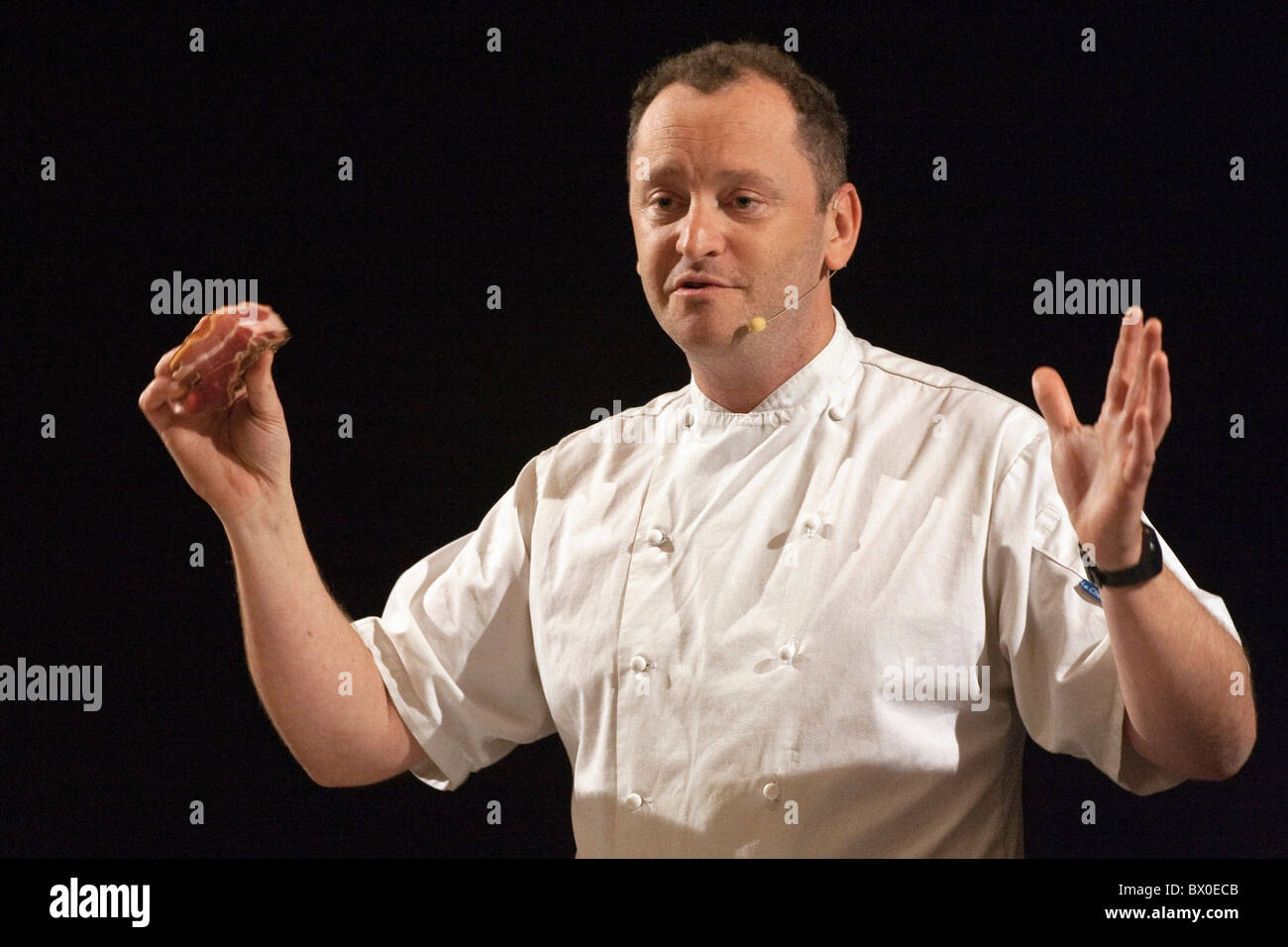 Chef Neil Forbes d'Atrium, bleu et Café St Honore donne une masterclass de Cook dans les Assembly Rooms sur George Street à Édimbourg Banque D'Images