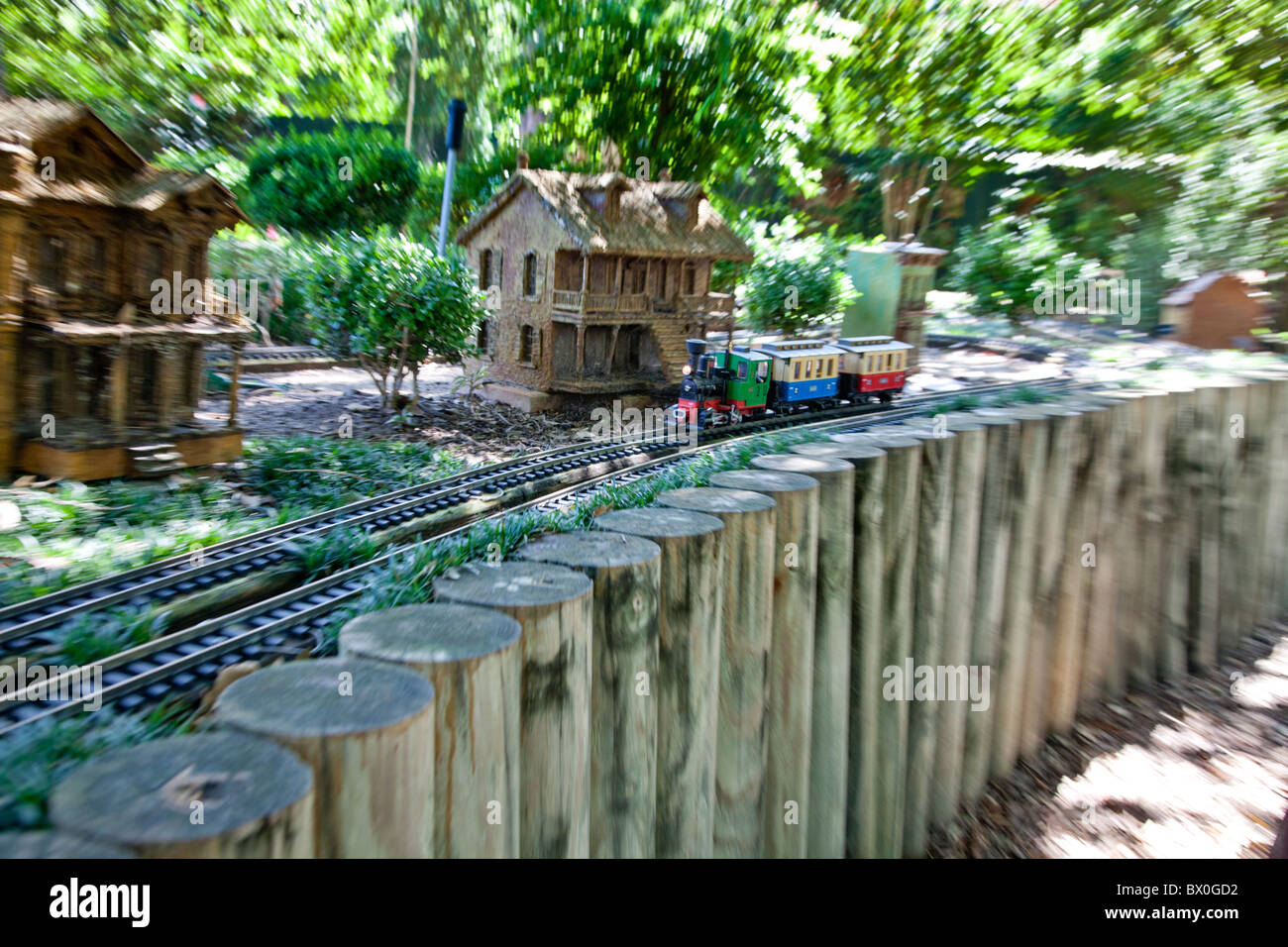 La Nouvelle Orleans Jardin Botanique miniature affiche des trains et tramways qui passent par une réplique du Quartier Français. Banque D'Images