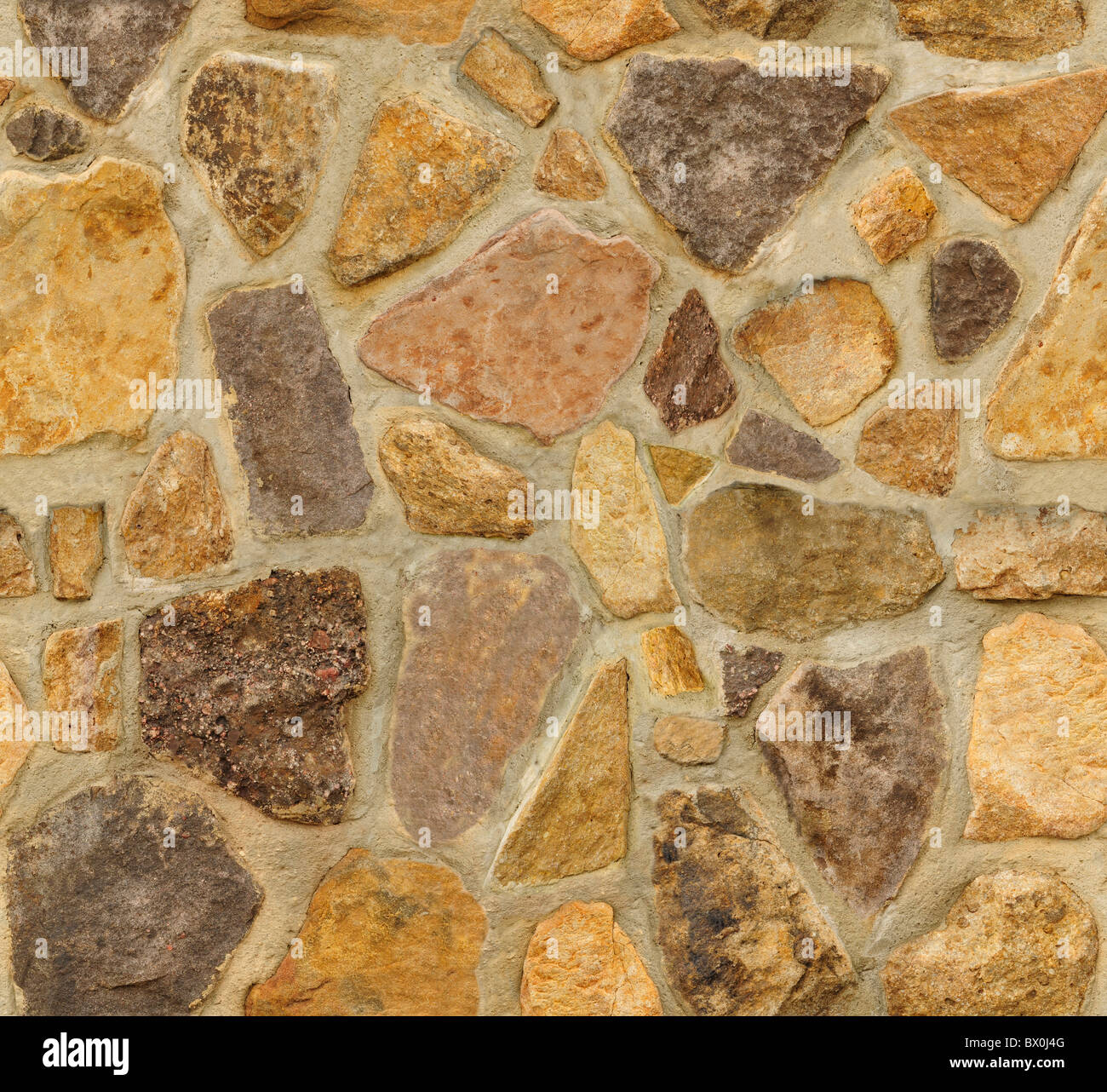 Un mur en maçonnerie avec des pierres de forme irrégulière. La texture se répète à la fois horizontalement et verticalement de manière transparente. Banque D'Images