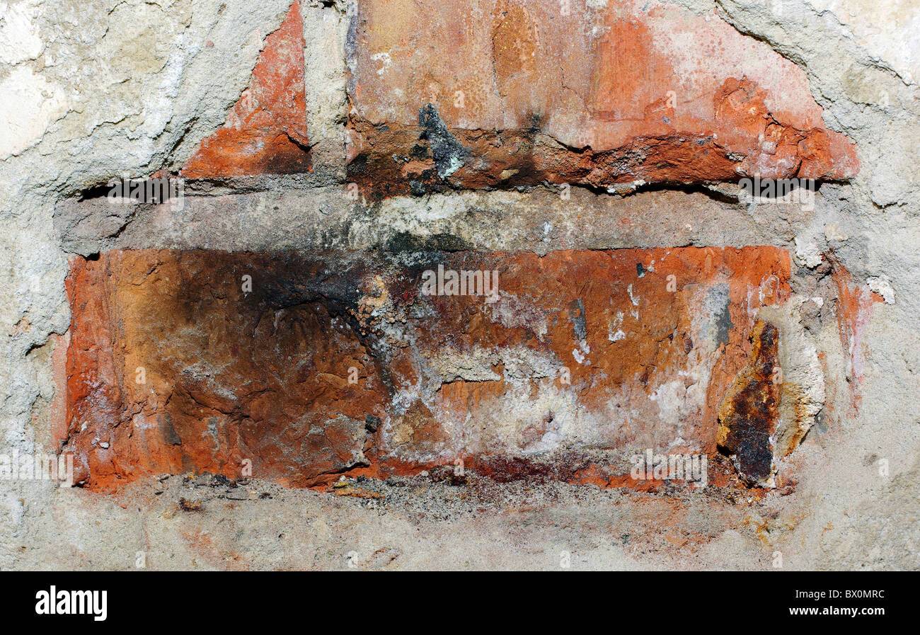 Mur de briques de béton endommagé avec beton plâtre. Abstract background. Banque D'Images