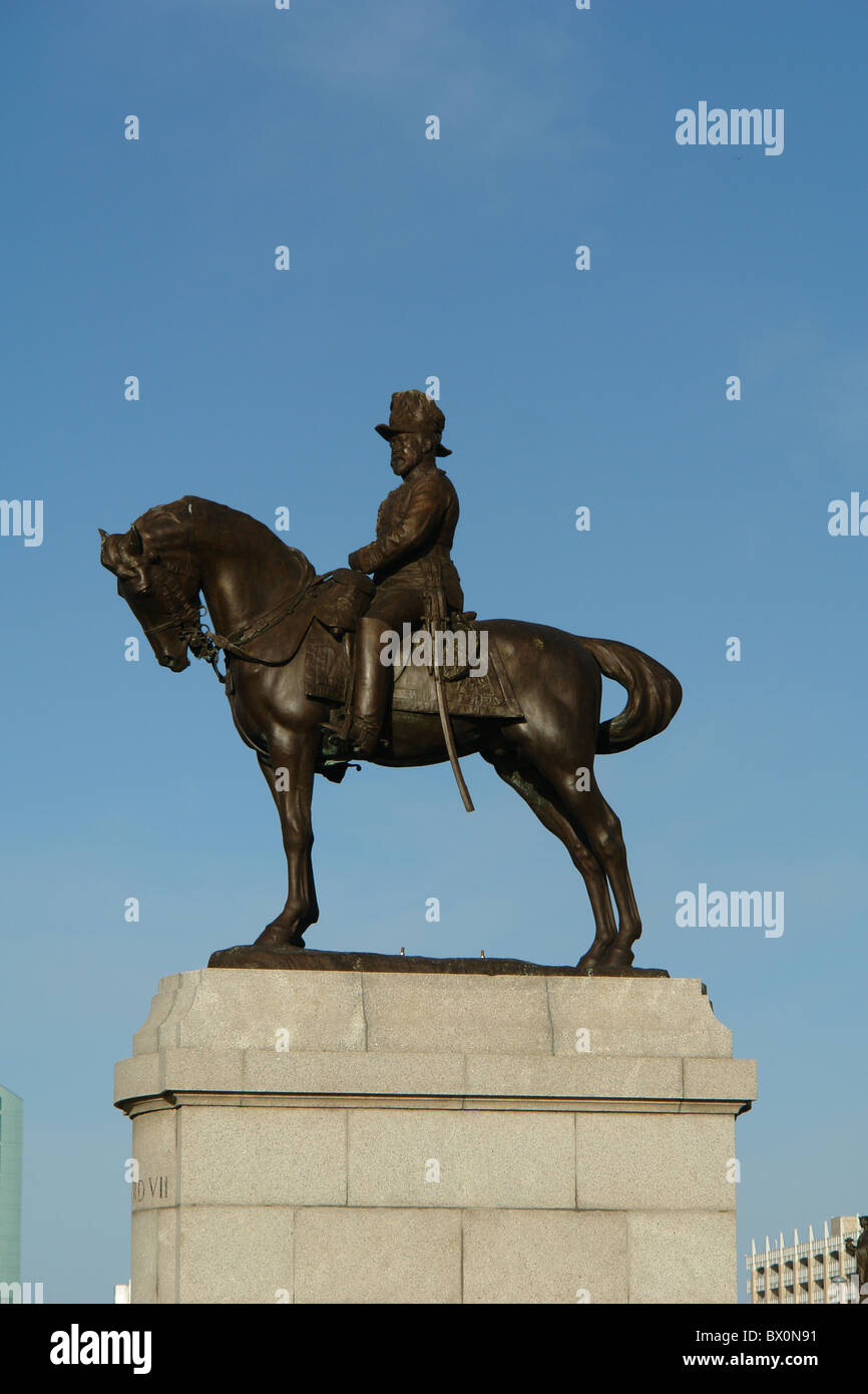 Statue d'Edouard VII à cheval suite à la restauration et situé au Pier Head, Liverpool, Merseyside, England, UK Banque D'Images