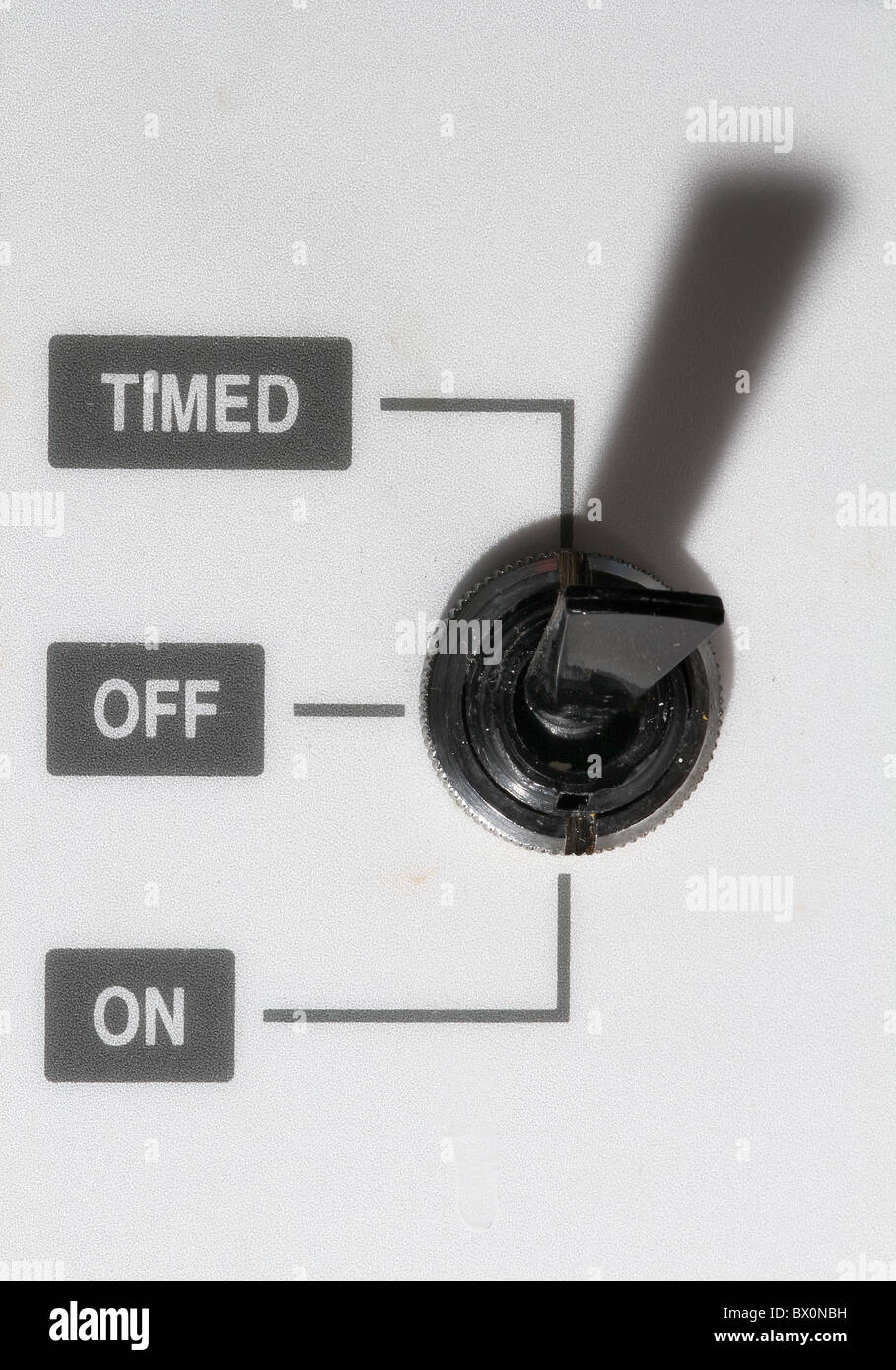 L'interrupteur à bascule du système de commande de chauffage avec le temps, sur et hors des paramètres. Banque D'Images