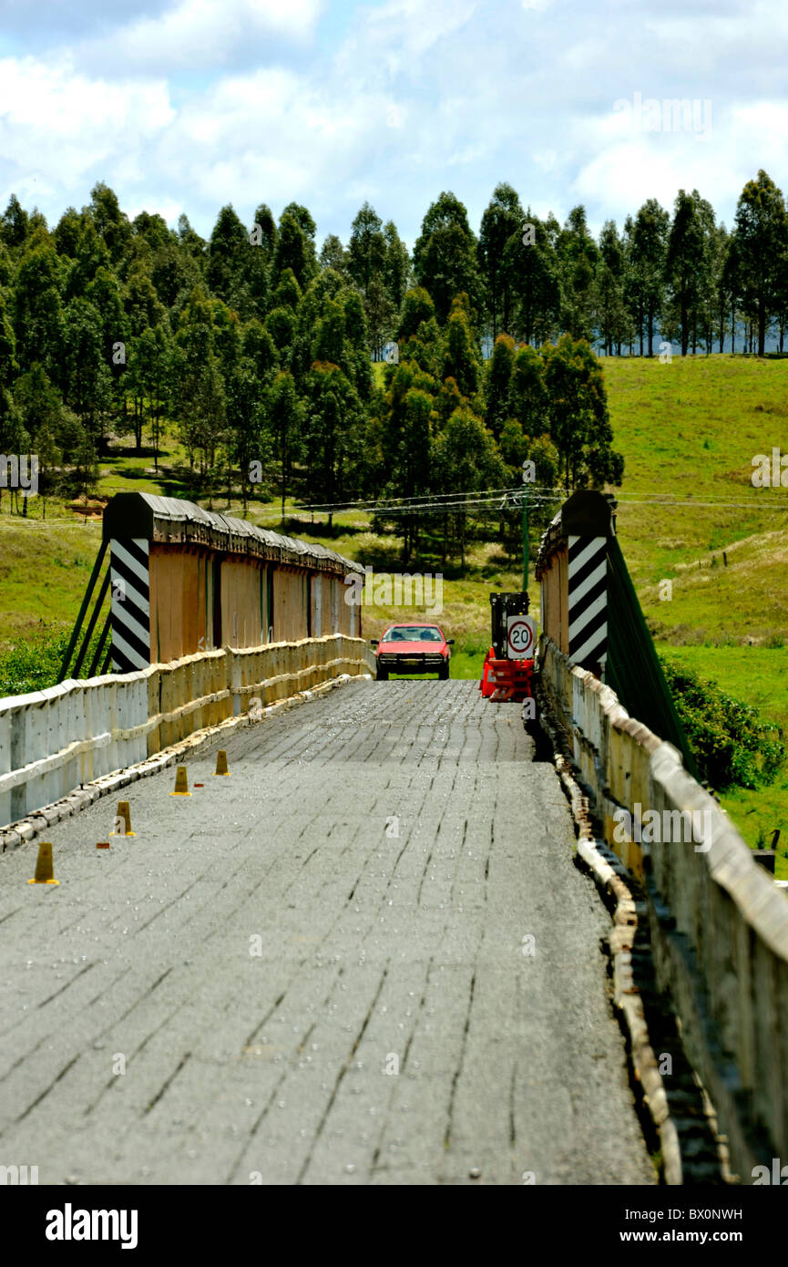 Vieille route à voie unique-pont sur la rivière Clarence à Tabulam NSW Australie Banque D'Images