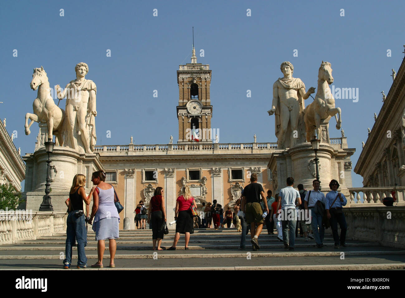 Statues de Castor et Pollux à Capitol Square - Piazza del Campidoglio à Rome, Roma, Italie Banque D'Images