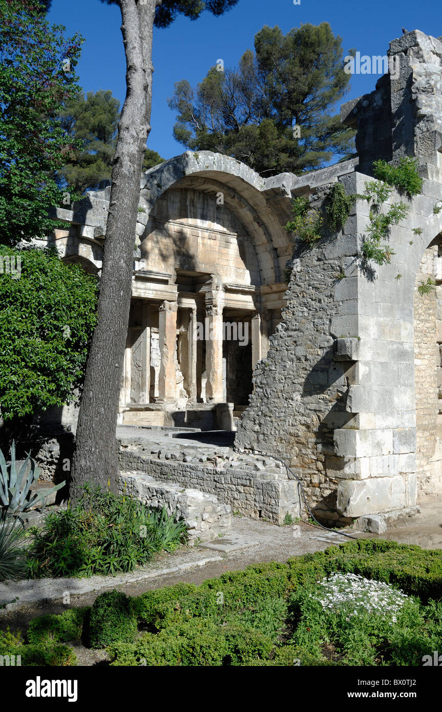 Temple de Diana, ruines ou vestiges romains, Jardins de la Fontaine, Nîmes, Gard, Languedoc-Roussillon, France Banque D'Images