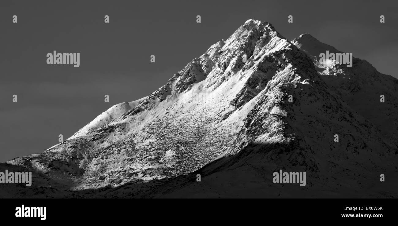 Le Forcan ridge de profil, Glen Shiel, North West Highlands, Ecosse, Royaume-Uni Banque D'Images