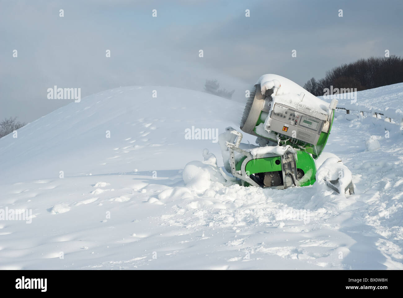 Enneigeur préparer pour les sports d'hiver neige Banque D'Images