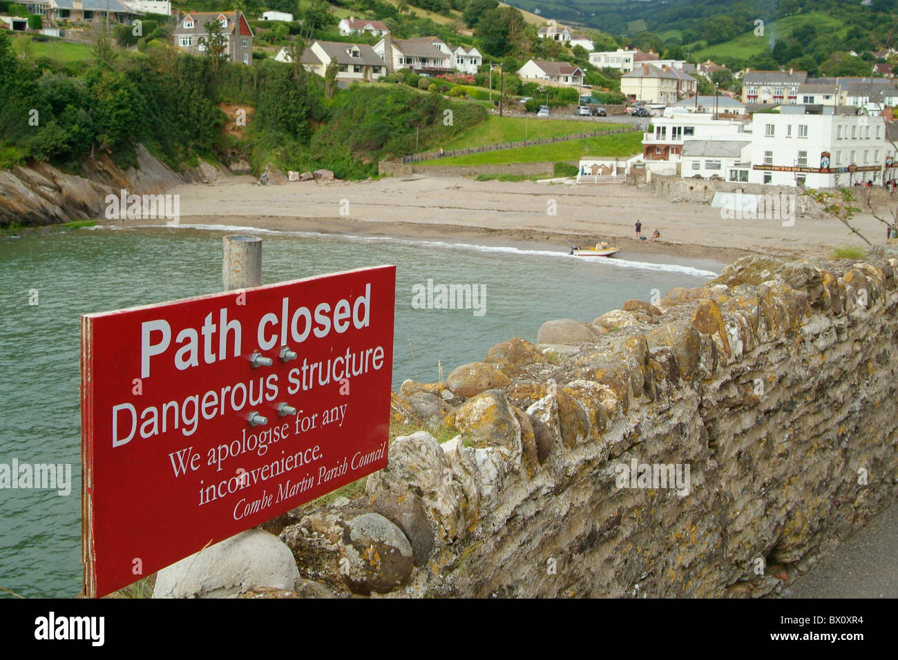 Chemin signe clos à Combe Martin, Devon U.K. Banque D'Images