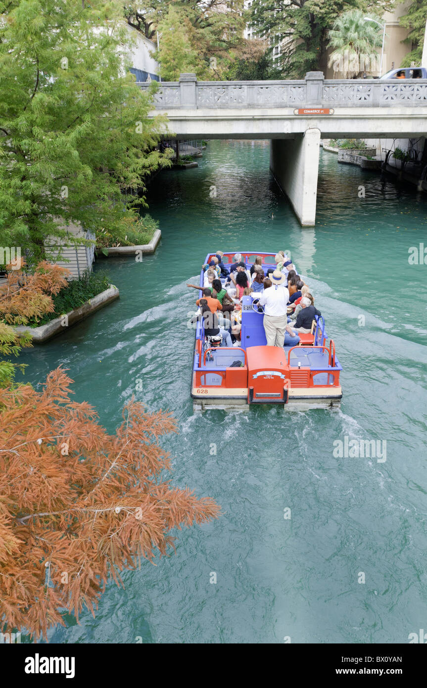 Excursion en bateau sur la rivière San Antonio, Texas, USA Banque D'Images