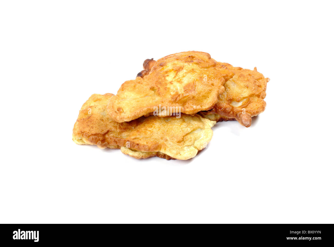 Le poisson frit avec batter isolé sur fond blanc. Banque D'Images